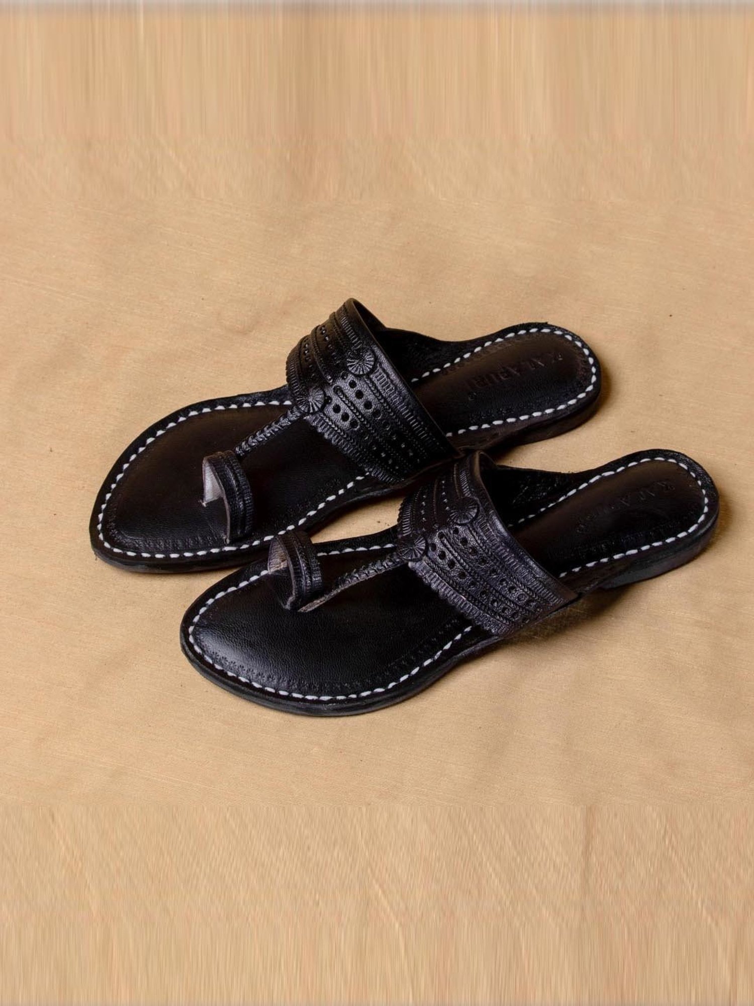 Kalapuri Women's Black Kolhapuri Sandals
