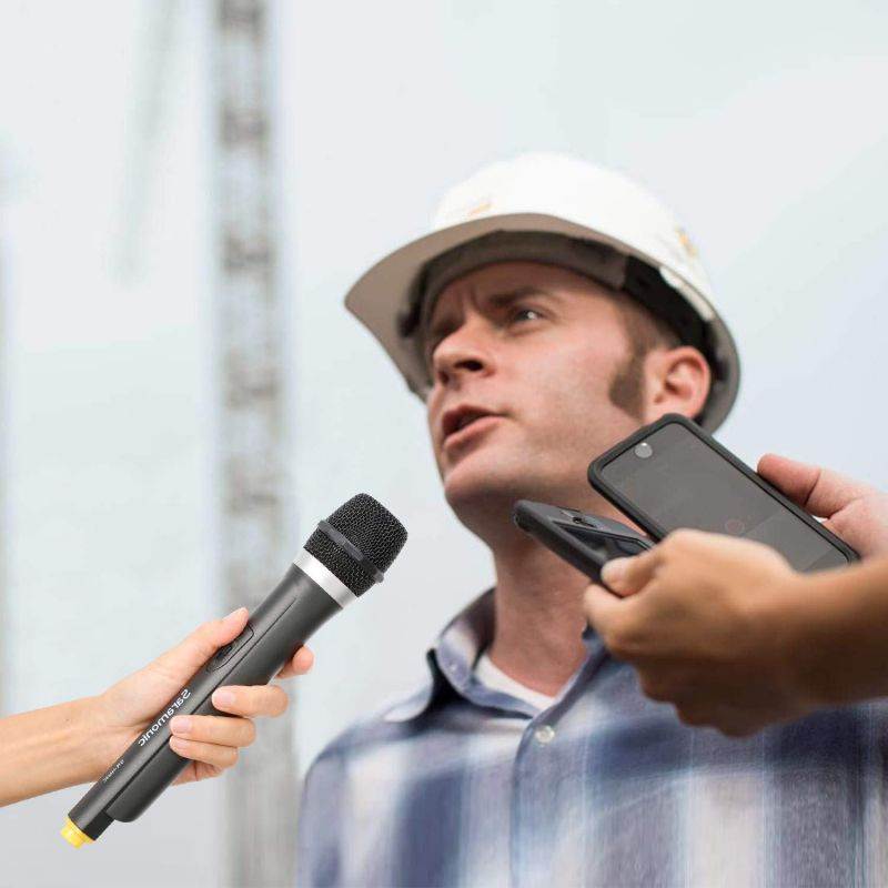 VHF Wireless Handheld Microphone Camera Interview, Saramonic SR-HM4C 4-Channel Integrated Transmitter Mic for SR-WM4C Wireless Microphone System for Canon Nikon DV DSLR Camcorders YouTube Vlog Live