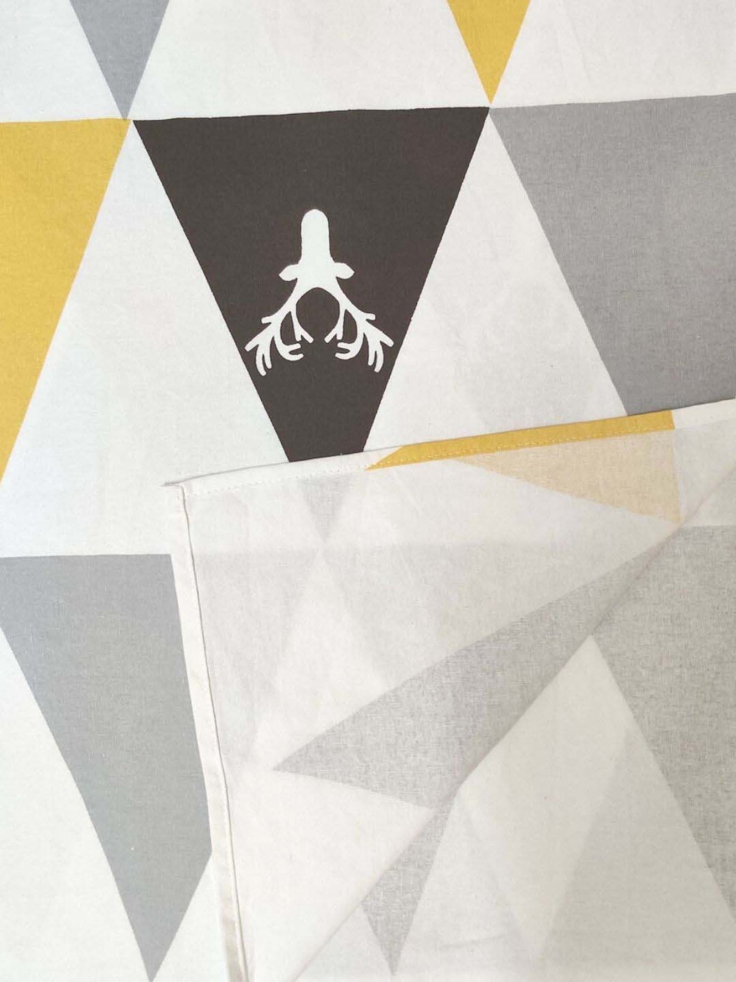 MODERN HOMES Grey & Yellow Cotton Linen 4 Seater Table Cover (250 GSM) - Set of 1