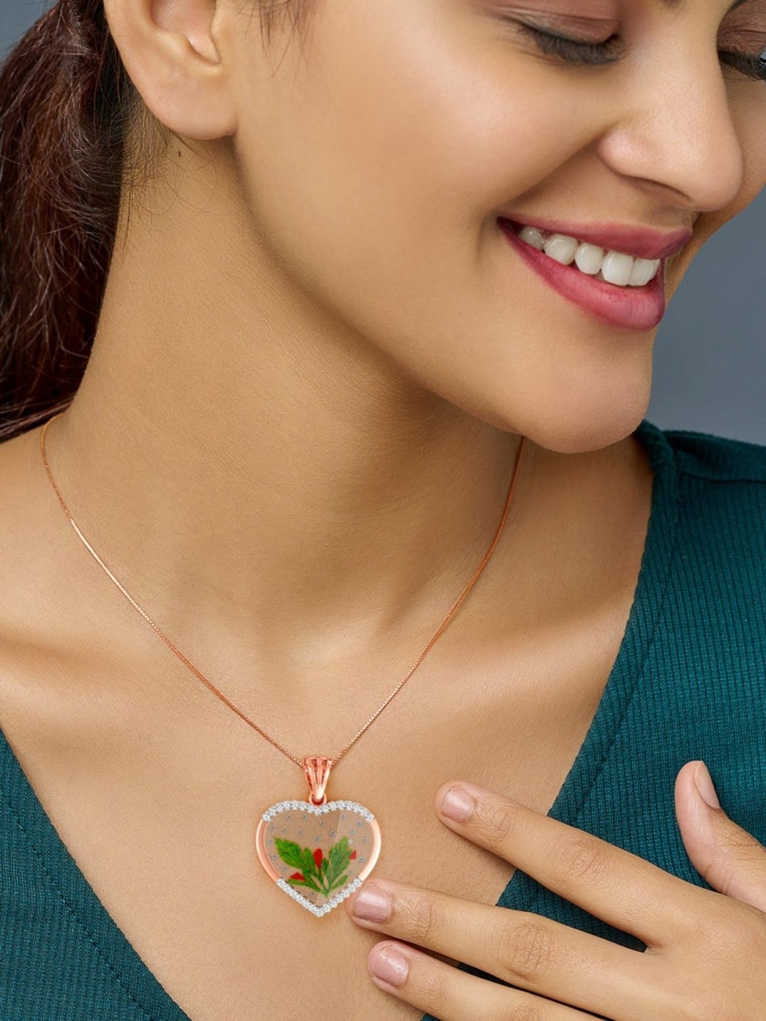 Joyalukkas 18k Gold Twinkled Diamond Pendant