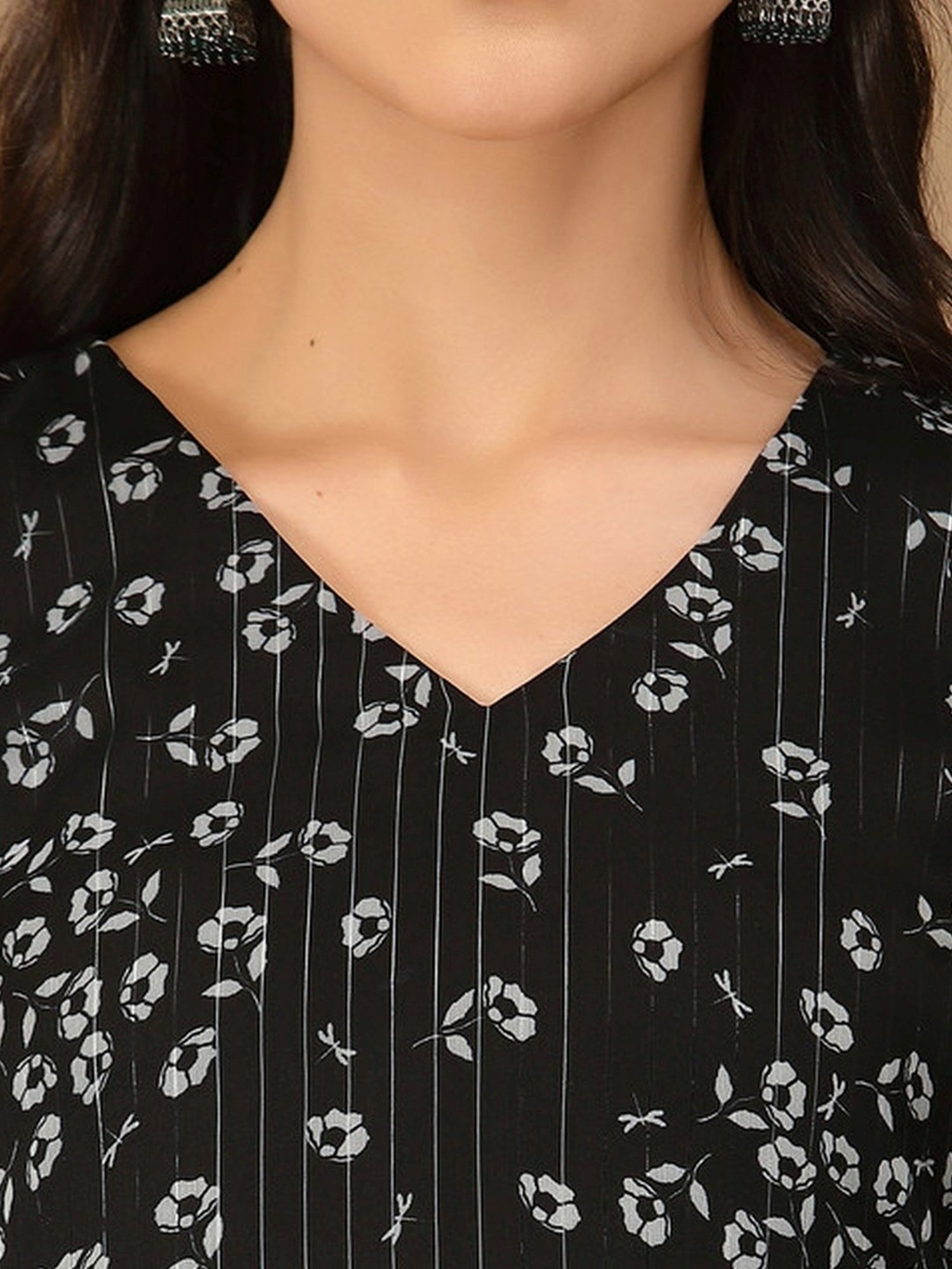 Skylee Black Floral Print Straight Kurta