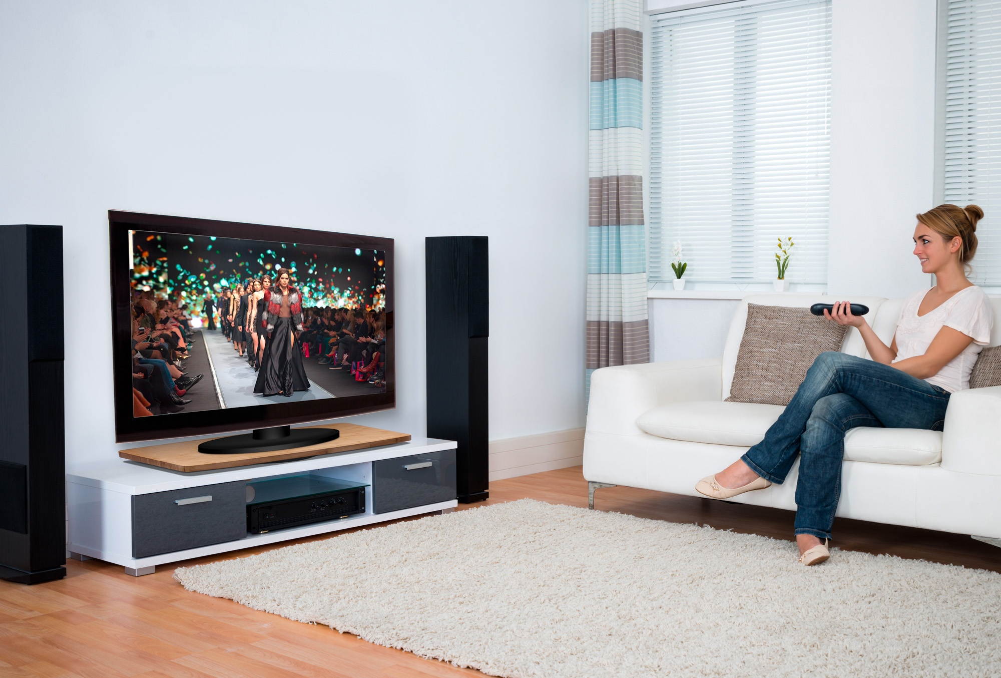 Prosumer's Choice Bamboo 31 Inch TV Swivel Stand for LED/LCD TVs