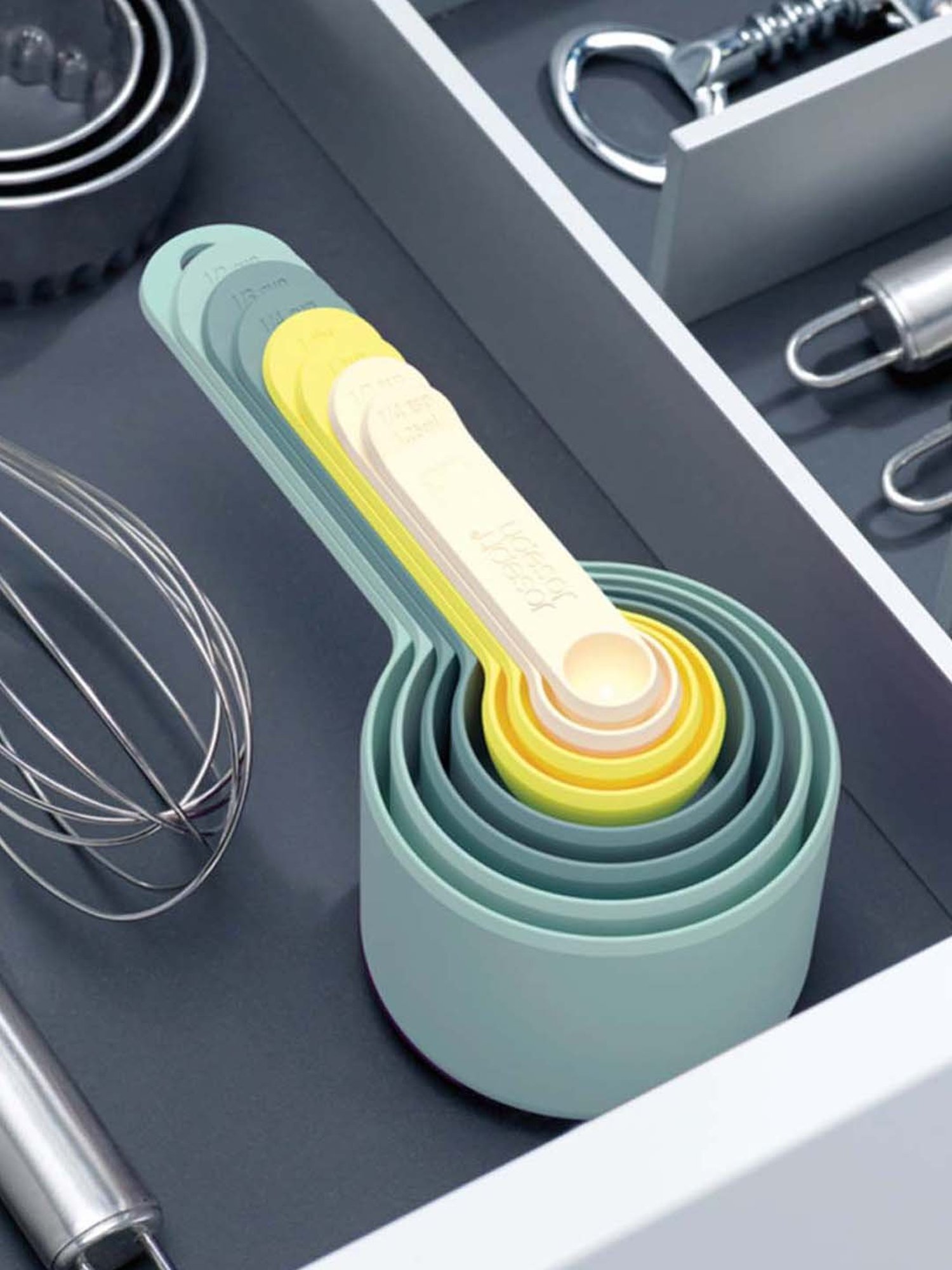 KitchenCraft Black Plastic Magnetic Measuring Cup - Set of 4