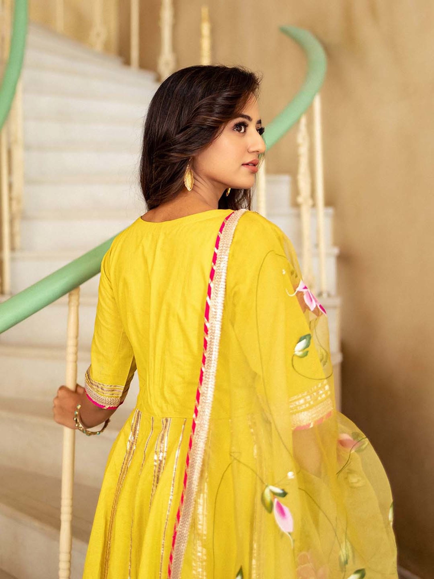 AACHHO Yellow Dhanyasri Hand Painted Suit Set
