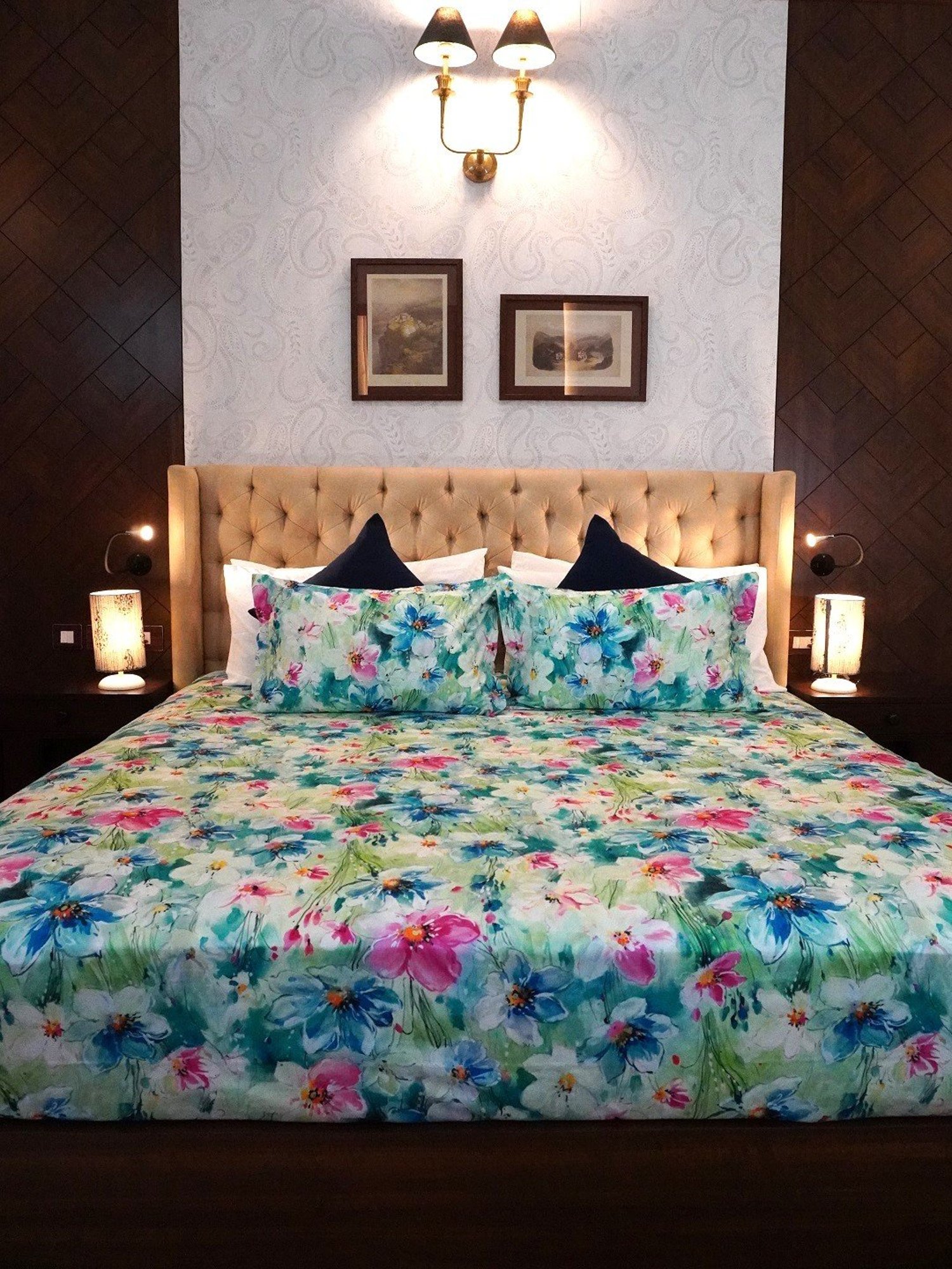 TARA Sparkling Homes Champ de Fluers Multicolor Cotton 350 TC King Bedsheet with 2 Pillow Covers