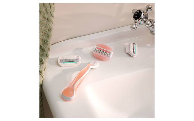 Venus ComfortGlide White Tea Women's Razor + 2 Razor Blade Refills