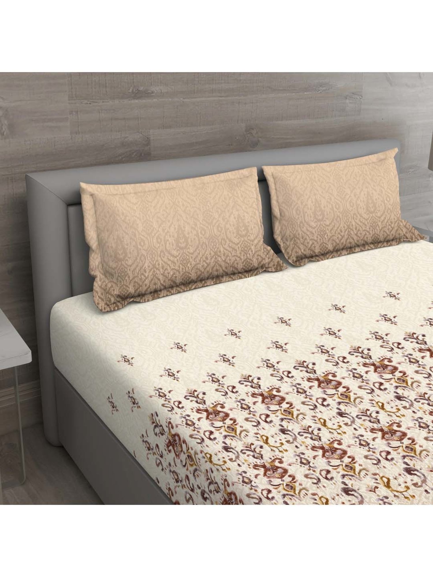 GM 'Matthiola' Beige & Brown Cotton 150 TC Double Bedsheet with 2 Pillow Covers