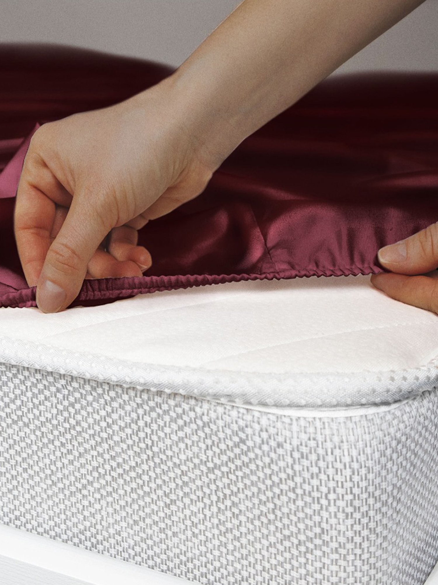 Stoa Paris Maroon 300 TC Polyester Super King Fitted Sheet with 2 Pillow Covers