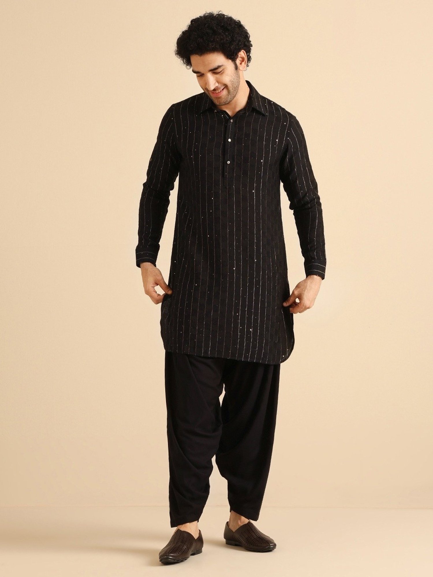 Kisah Black Regular Fit Striped Kurta Bottom Set