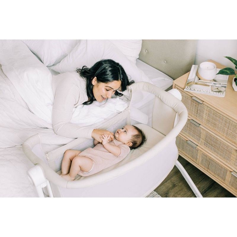 Simmons Kids' Silent Auto Gliding Deluxe Bassinet - Embossed Paisley