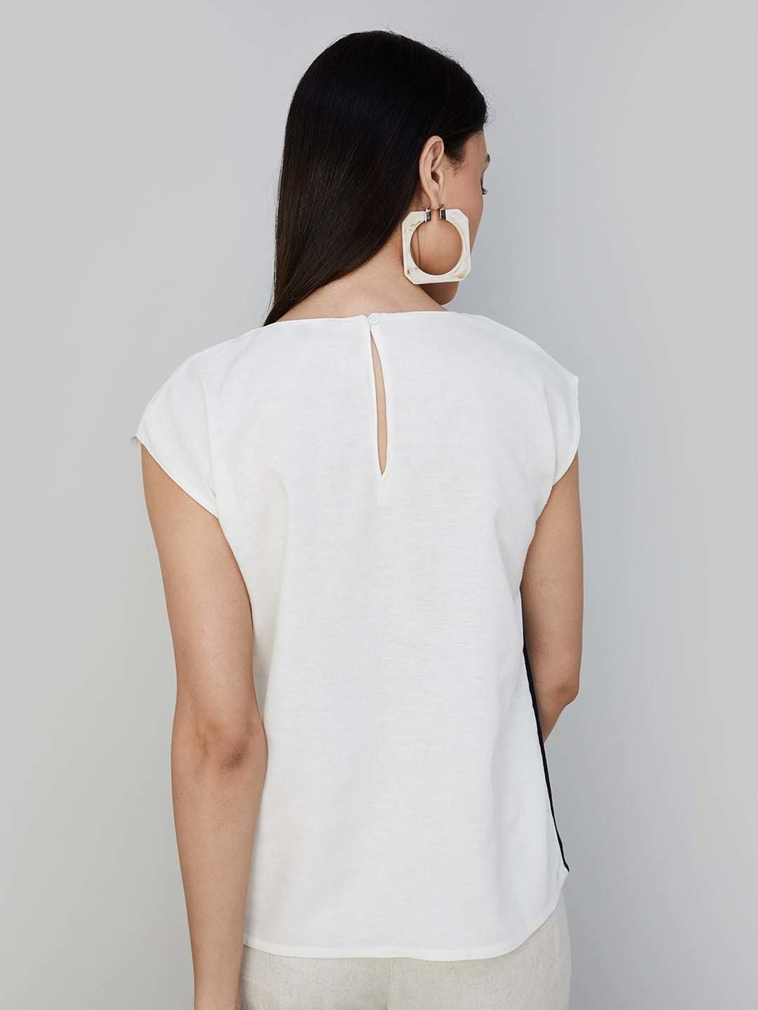 Code by Lifestyle Off-White & Black Color-Block Top