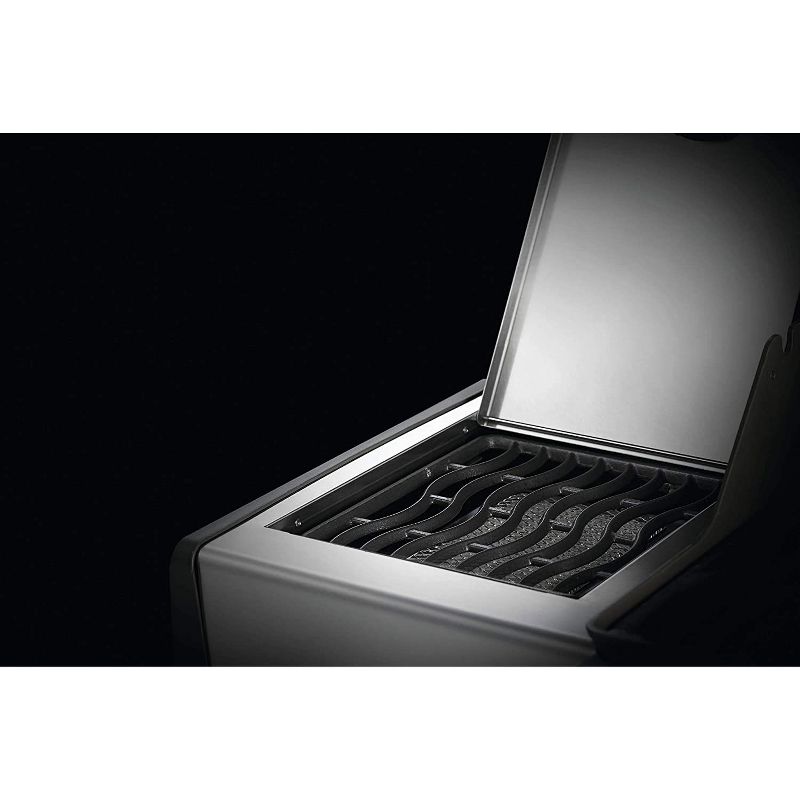 Napoleon Rogue XT 425 3 Burner 51000 BTU Outdoor Natural Gas Grill with Side Infrared Burner and Folding Shelves, Stainless Steel