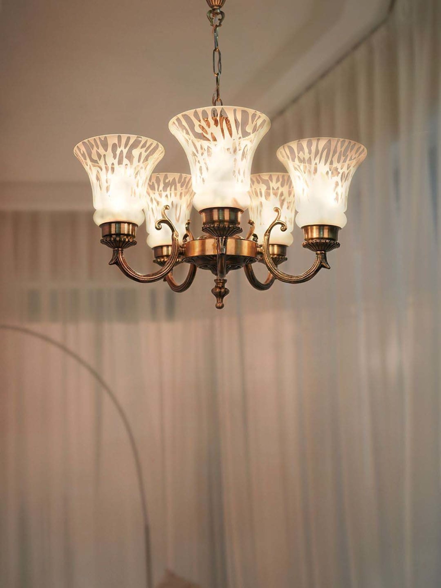 FOS LIGHTING White & Silver Aluminium 5-In-1 Chandelier With Glass Shade