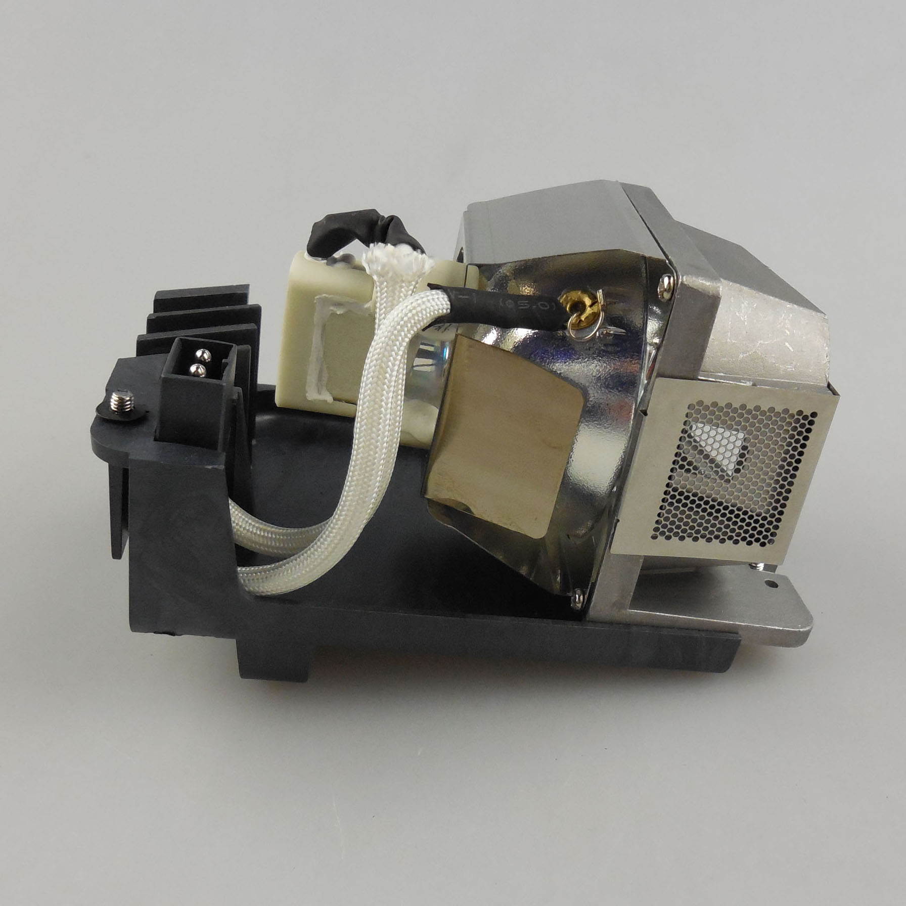 Mitsubishi 915P061010 Replacement Lamp with Housing, Original Osram Lamp