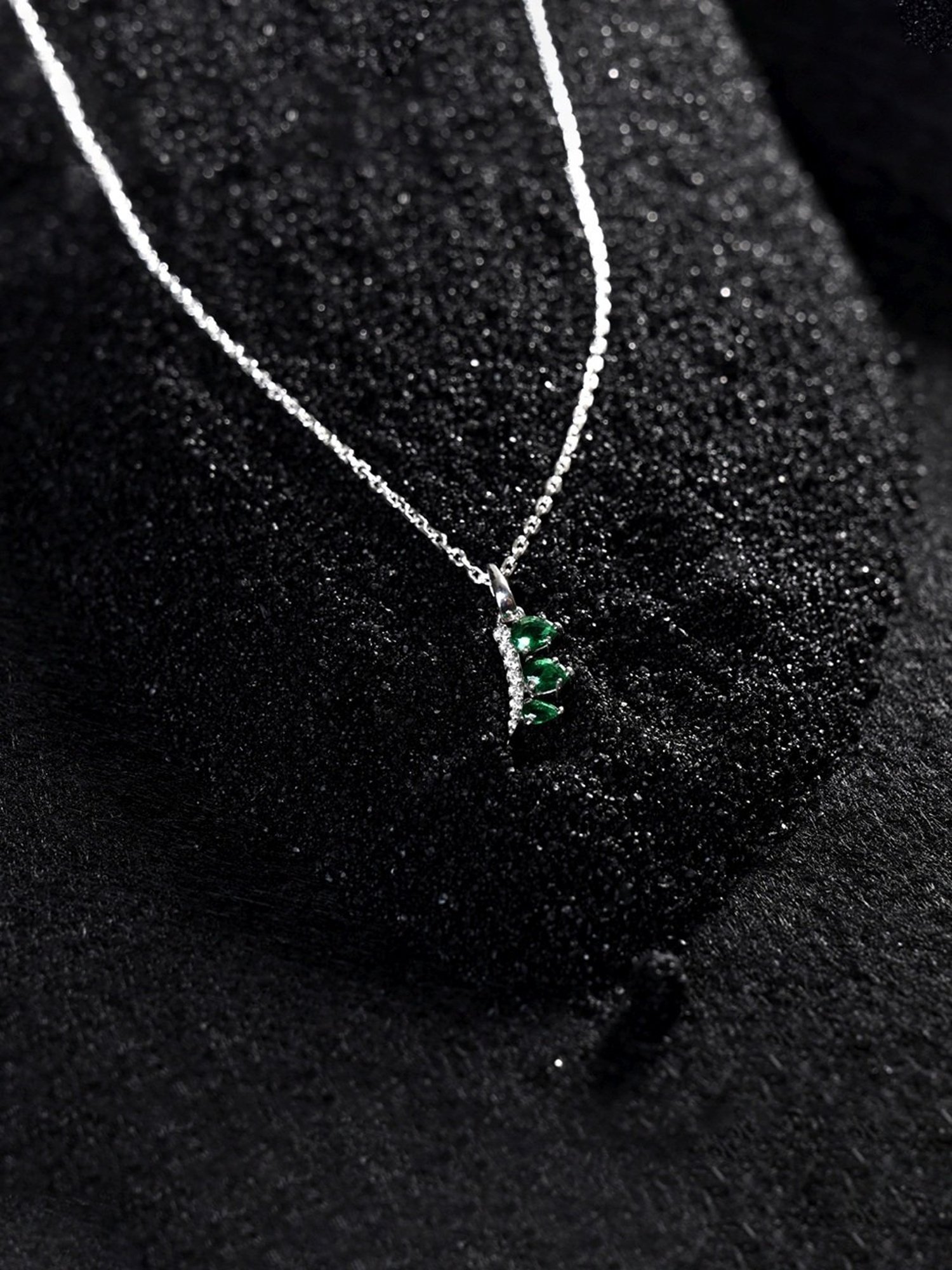 Clara 925 Silver Rhodium-Plated Swiss Zirconia Reina Pendant with Chain Necklace