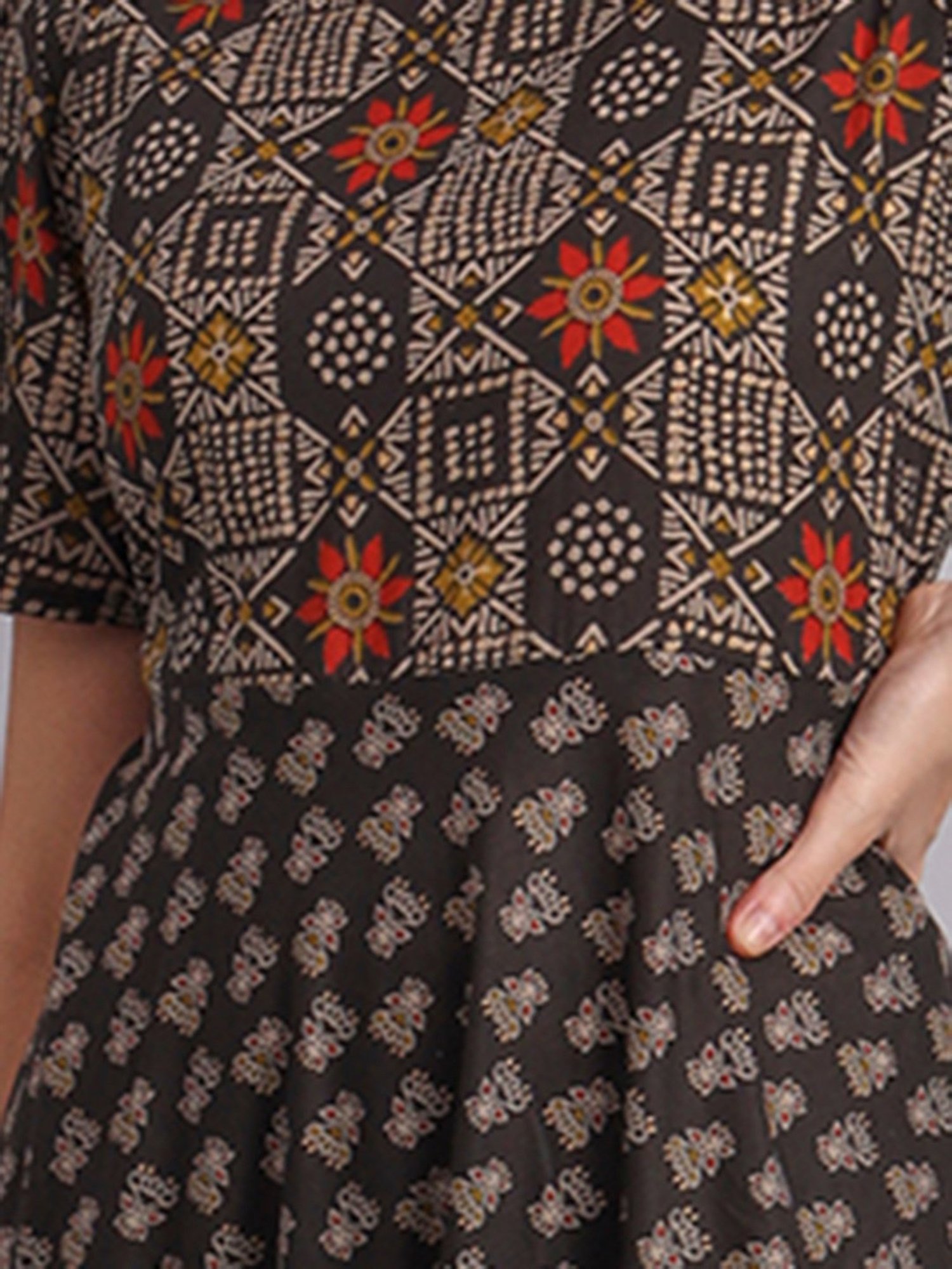 DECKEDUP Black Printed Midi Dress