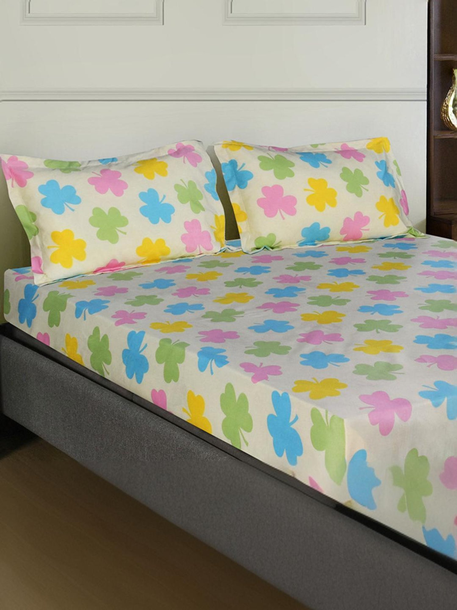 @Home Ammara Multicolor 90 GSM Polyester Double Bedsheet with 2 Pillow Covers