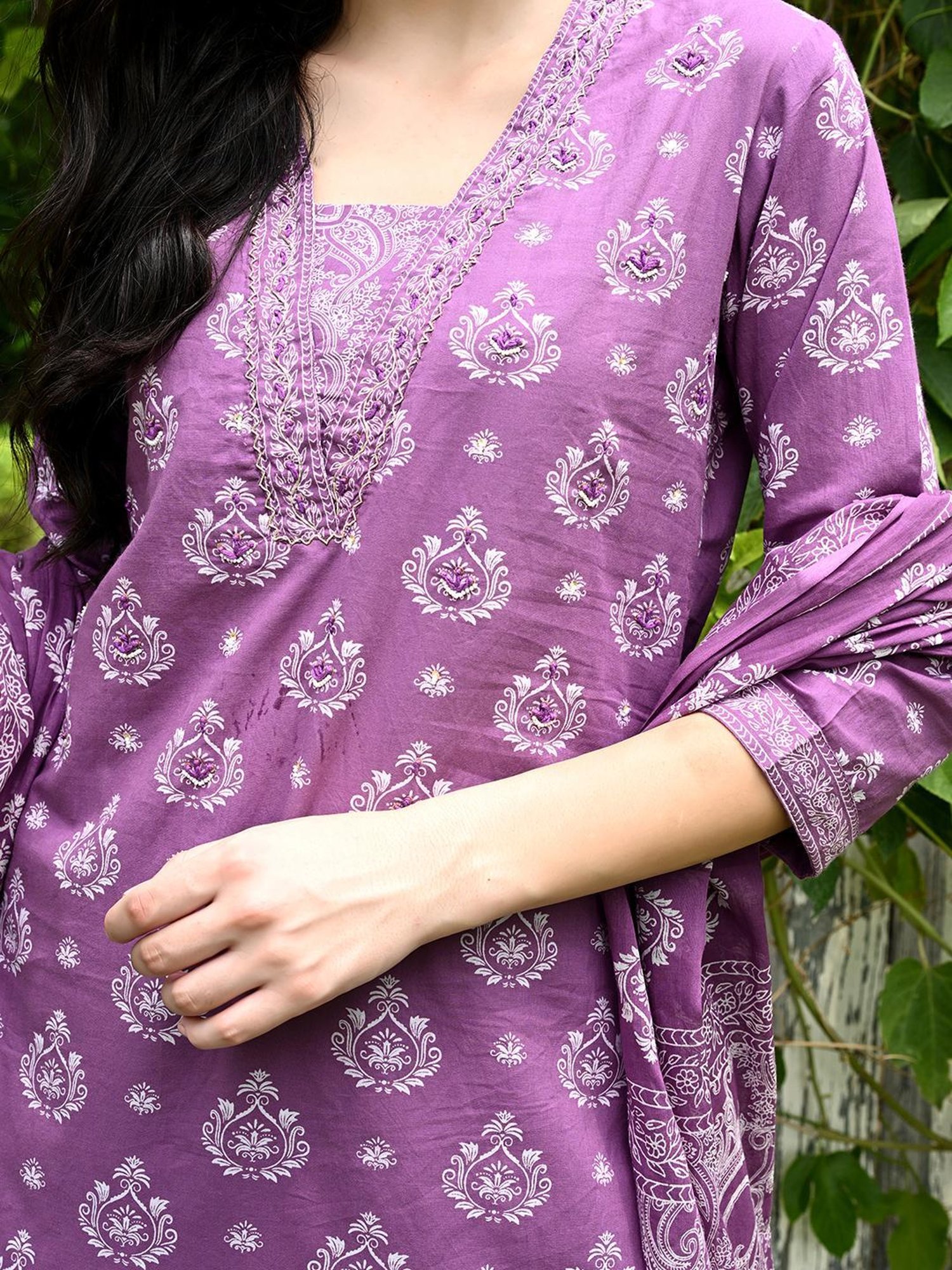 DECKEDUP Purple & White Embroidered Kurta With Pants & Dupatta