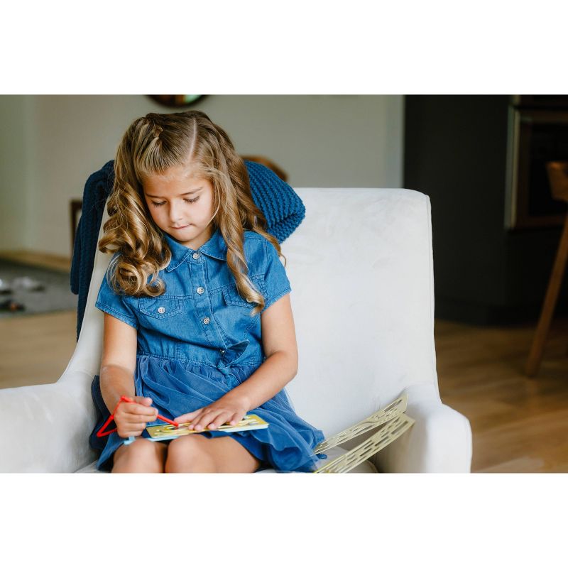 Chuckle & Roar Scribble Glow LCD Sketch Pad