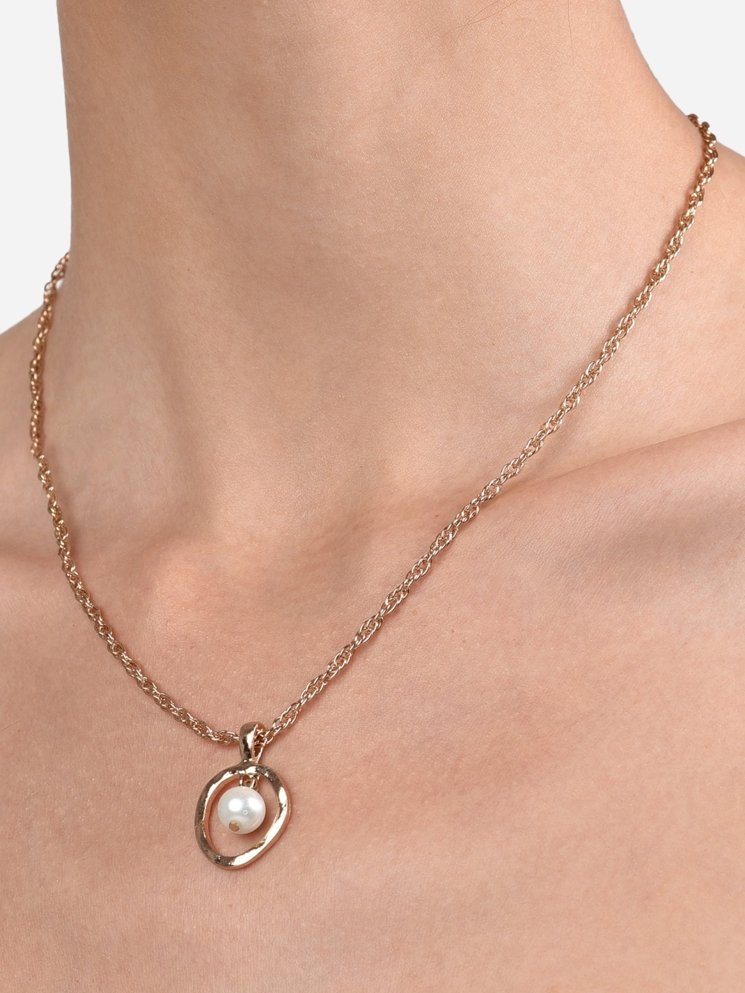 Karatcart Golden Sea Shell and Textured Disk Multicharm Multilayered Chain Women