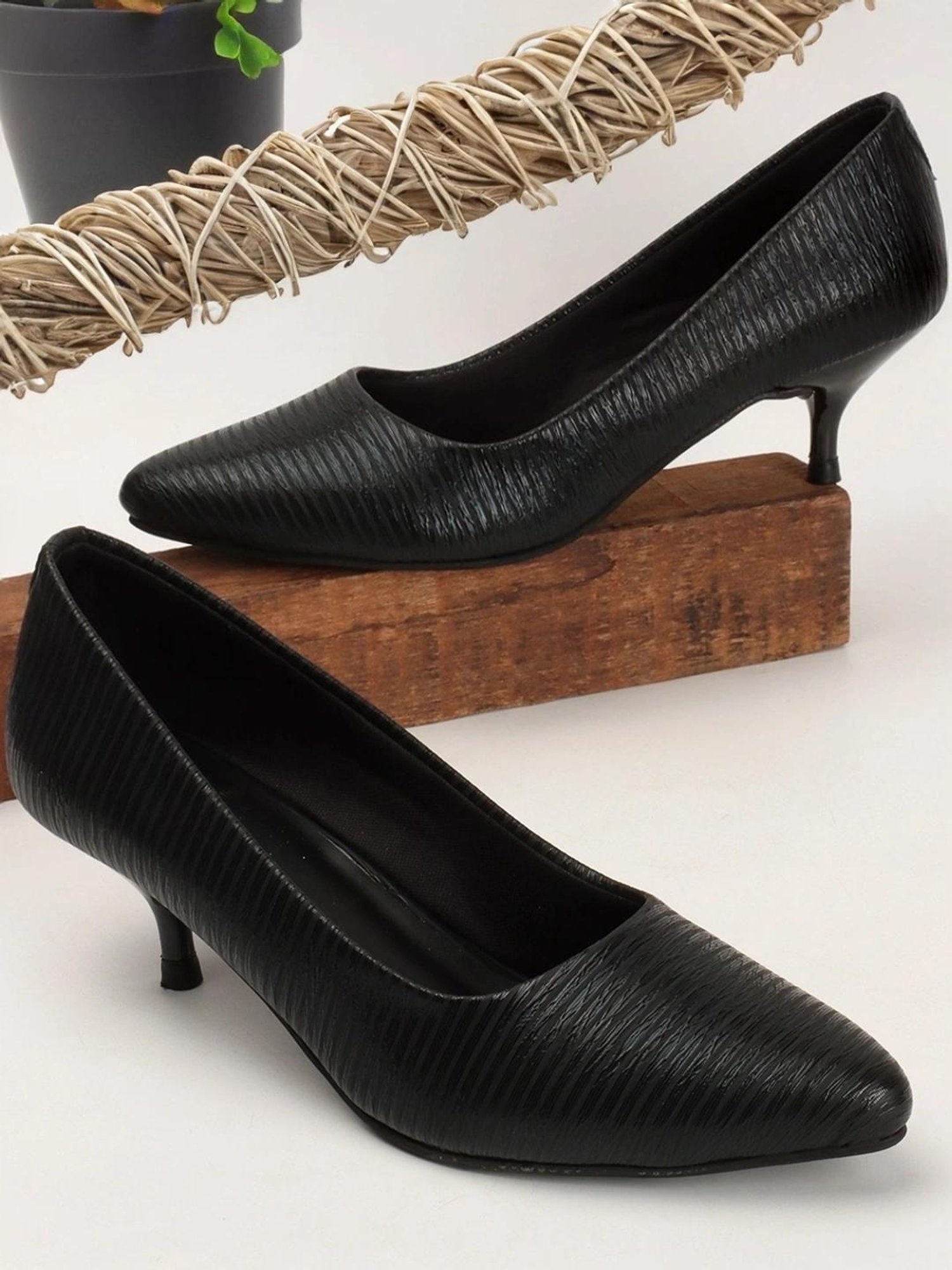 Carlton London Women's Black Casual Pumps