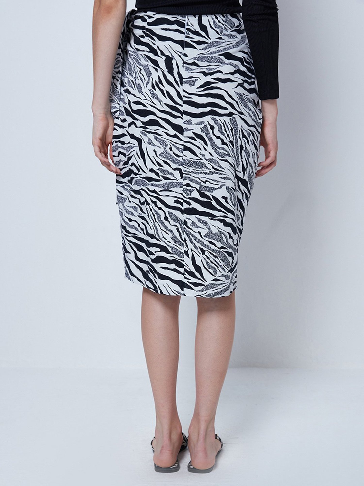 Cover Story Black Printed Midi Skirt