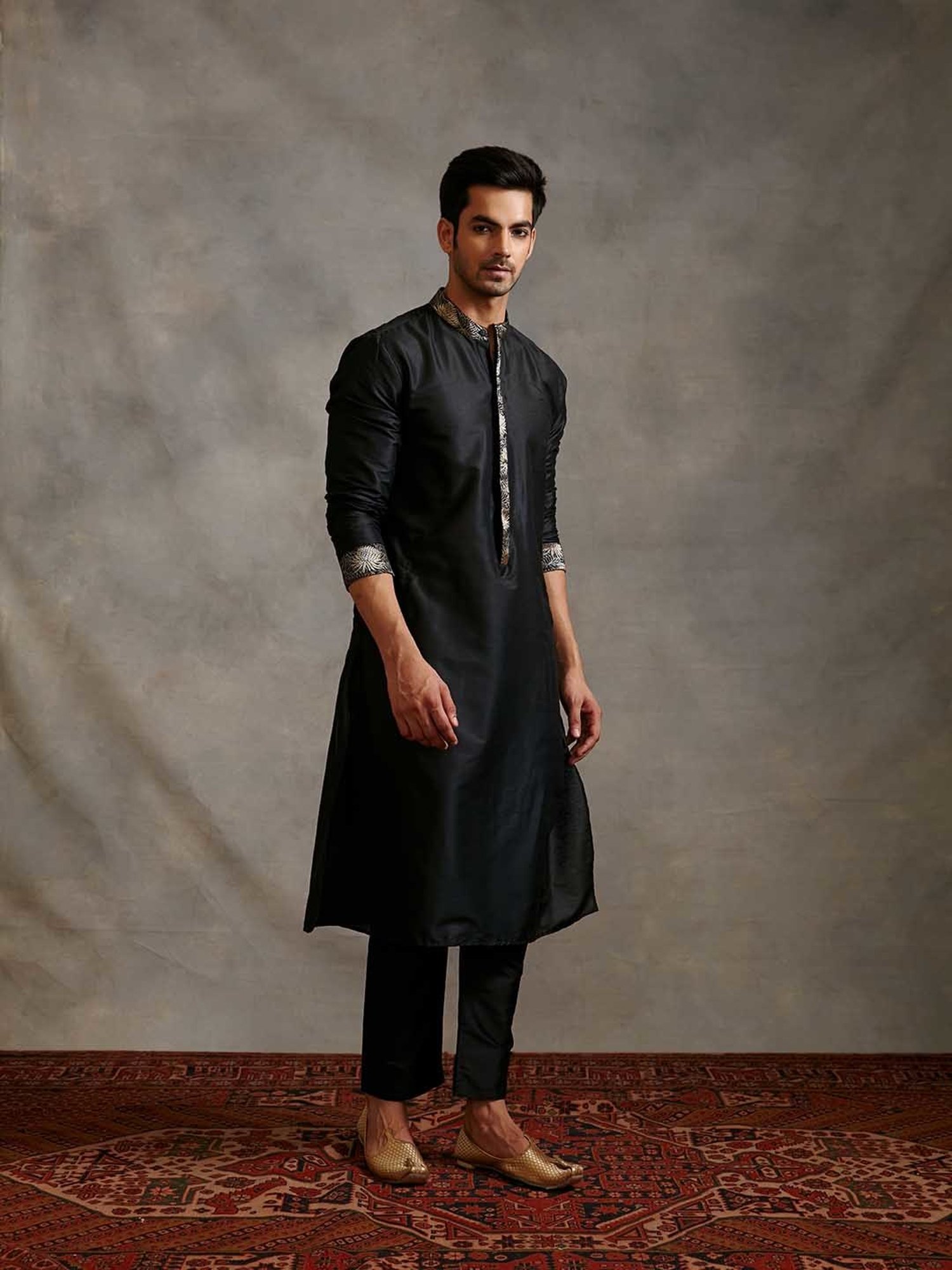 Abhishti Black Regular Fit Banarasi Zari Detail Buttoned Down Kurta