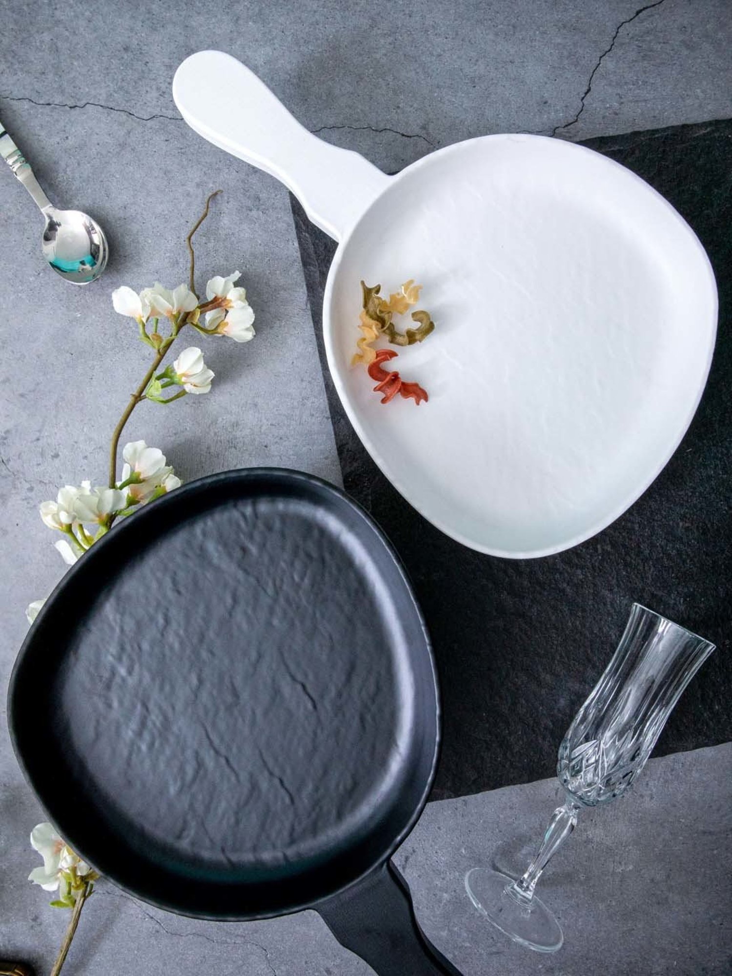 Servewell Multicolor Melamine Matte Serving Platters With Handle (0.75 L) - Set of 2