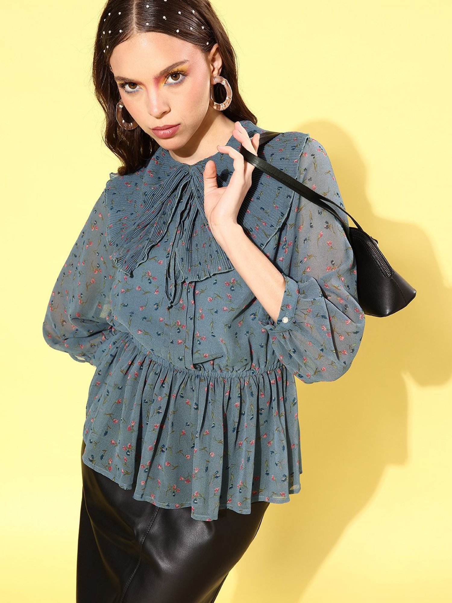 QUIERO Grey Floral Print Top