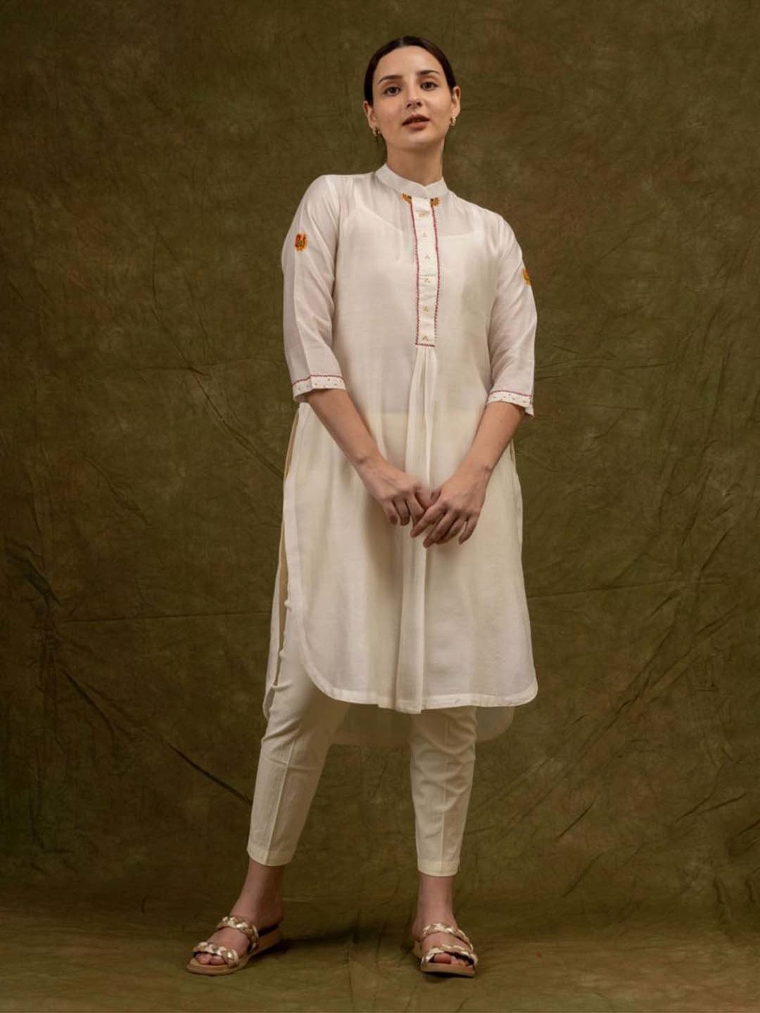 Mushio Off White Piacere Hand Embroidered Chanderi Silk Kurta With Slip