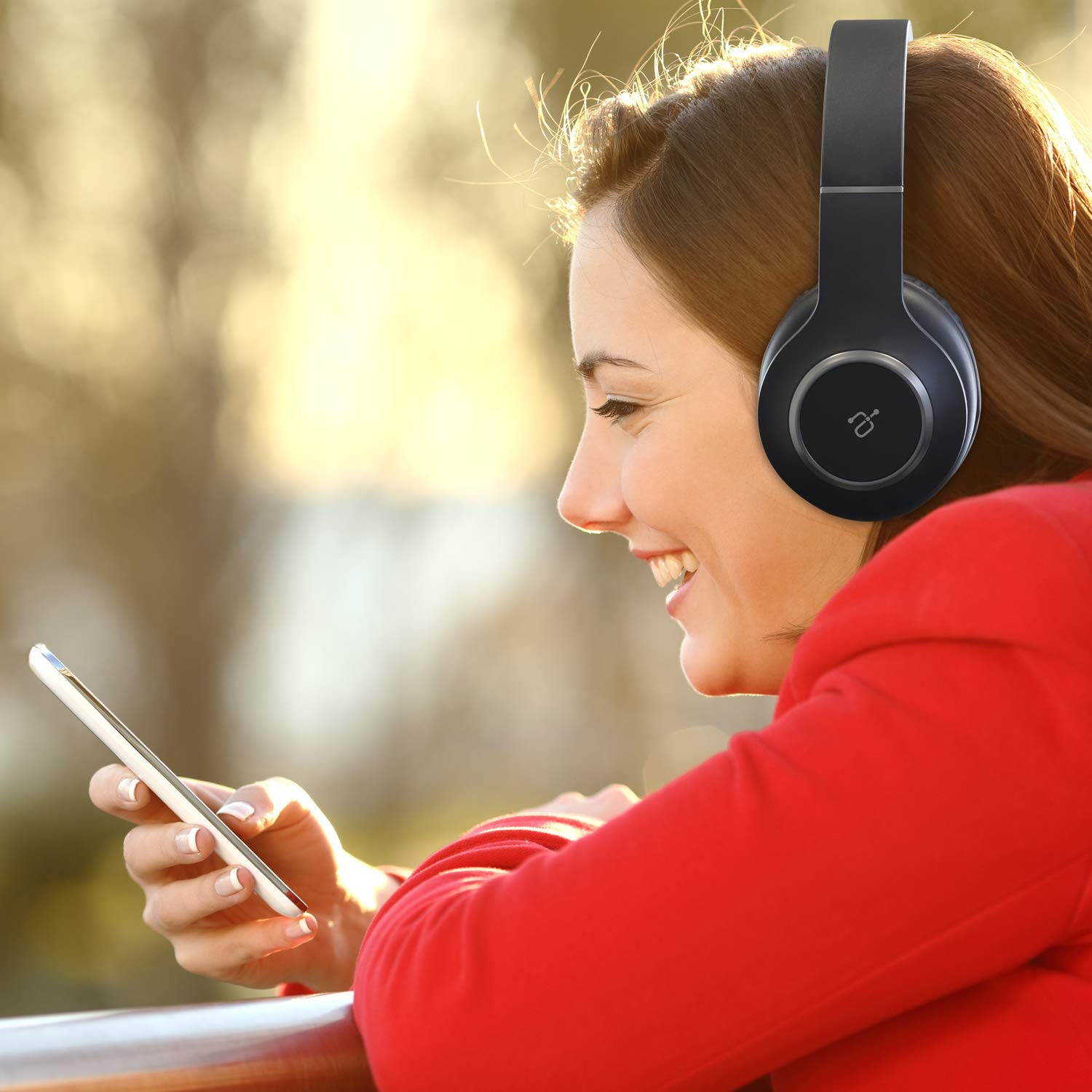 Aluratek Bluetooth Wireless TV Streaming Kit with Bluetooth 5, Long Range Up to 100, No Delay aptX, Optical, Aux, RCA, Includes Headphone and Transmitter/Receiver Adapter, PC, Laptop, Mac (ABCTVKIT)