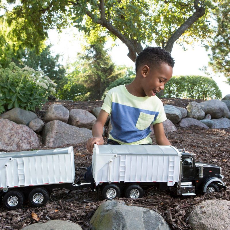 TOMY Big Farm Lights & Sounds Peterbilt 1:16 Model 367 Straight Truck