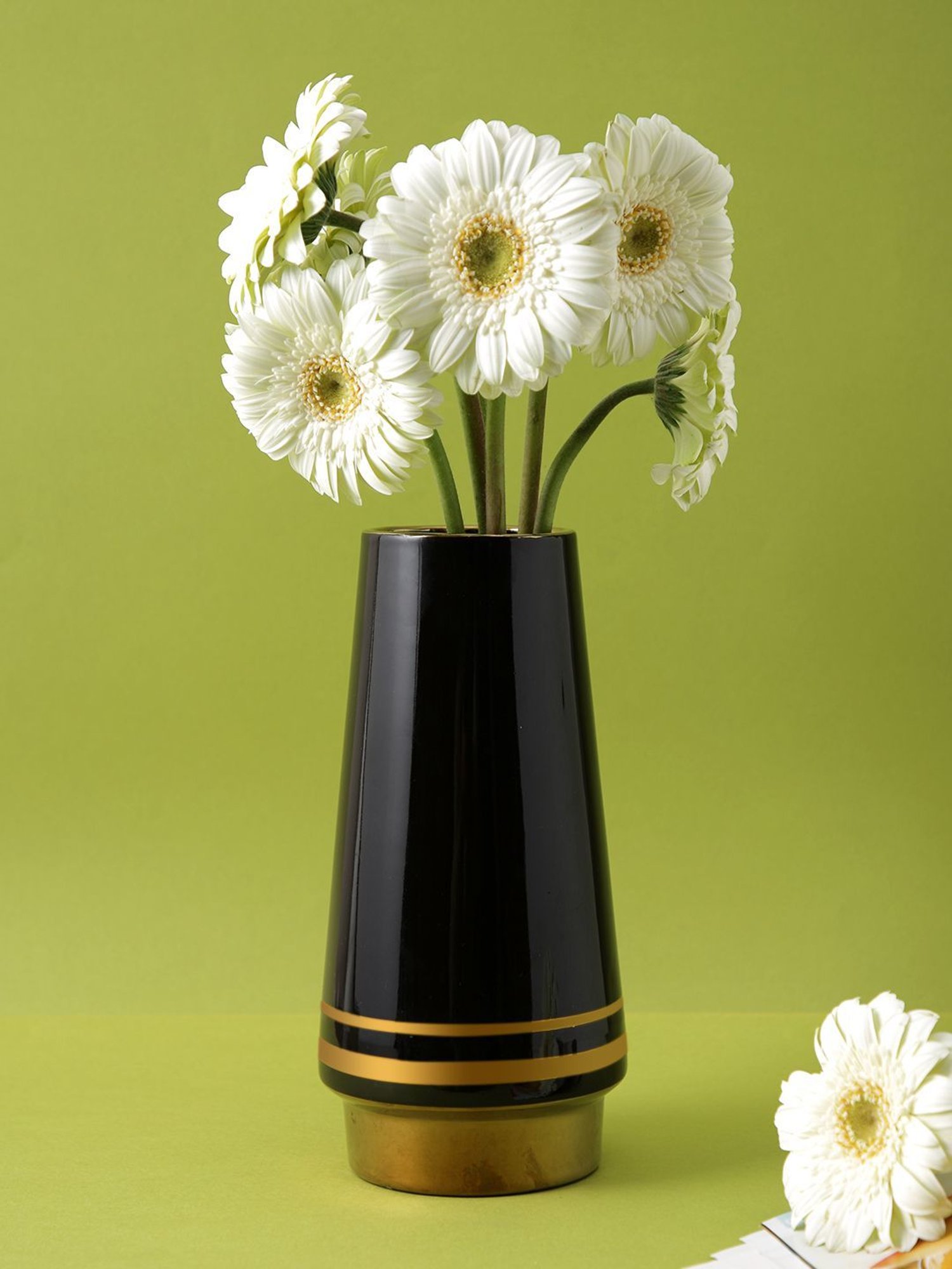 Tayhaa Black Ceramic Vase