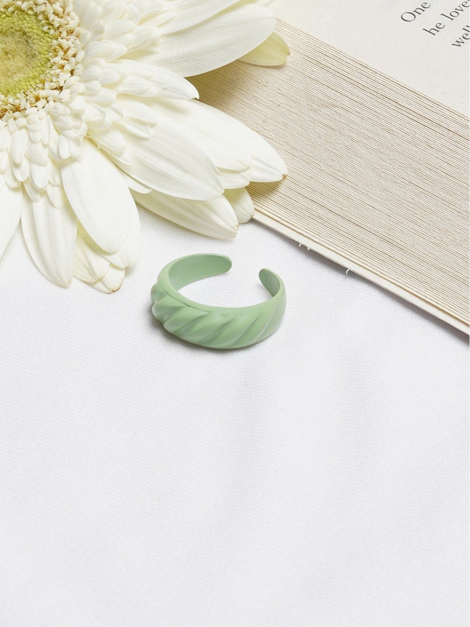 Joker & Witch Green Truffle Croissant Ring