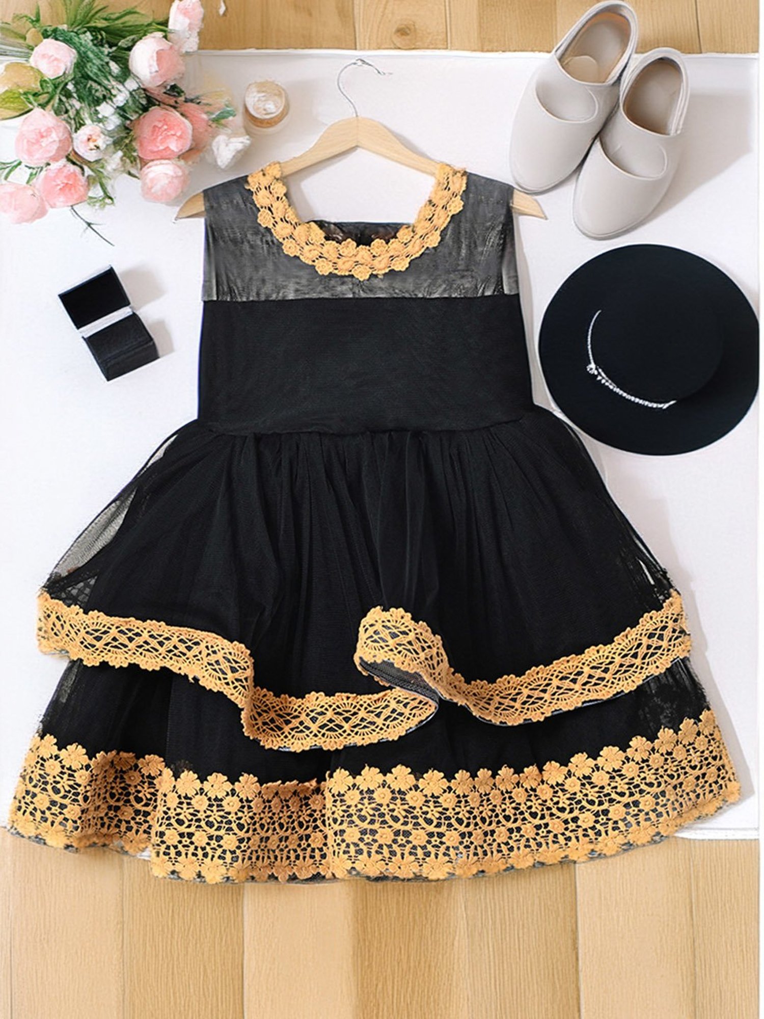 Bella Moda Girls Yellow & Black Self Design Dress