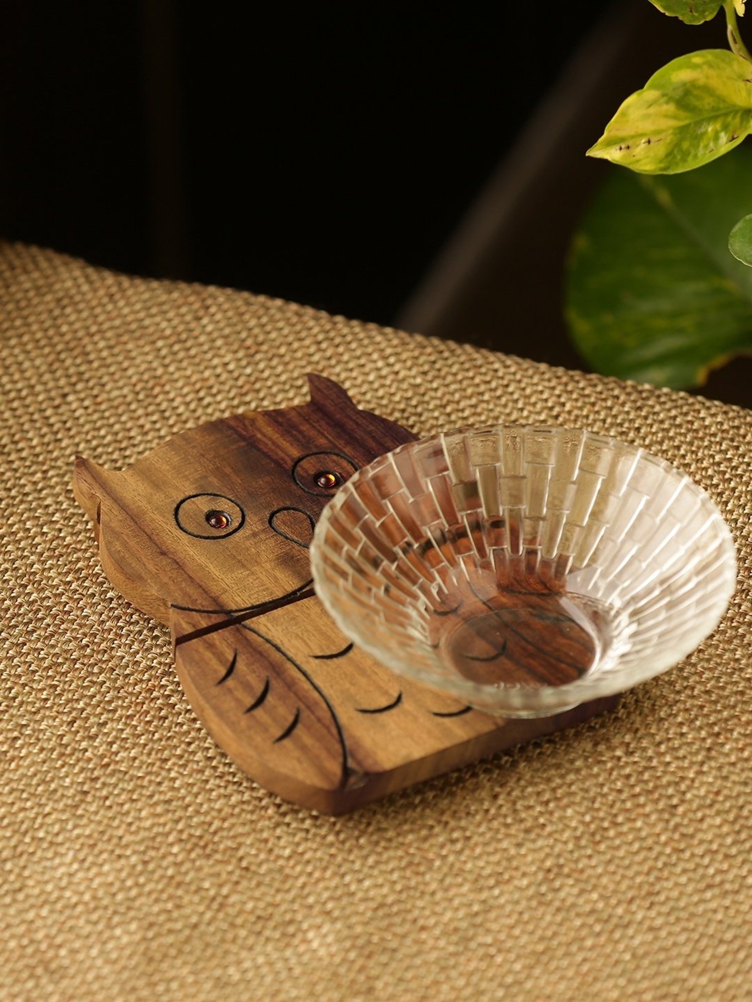 ExclusiveLane 'A Happy-Go-Lucky Owl' Hand Carved Trivet In Sheesham Wood