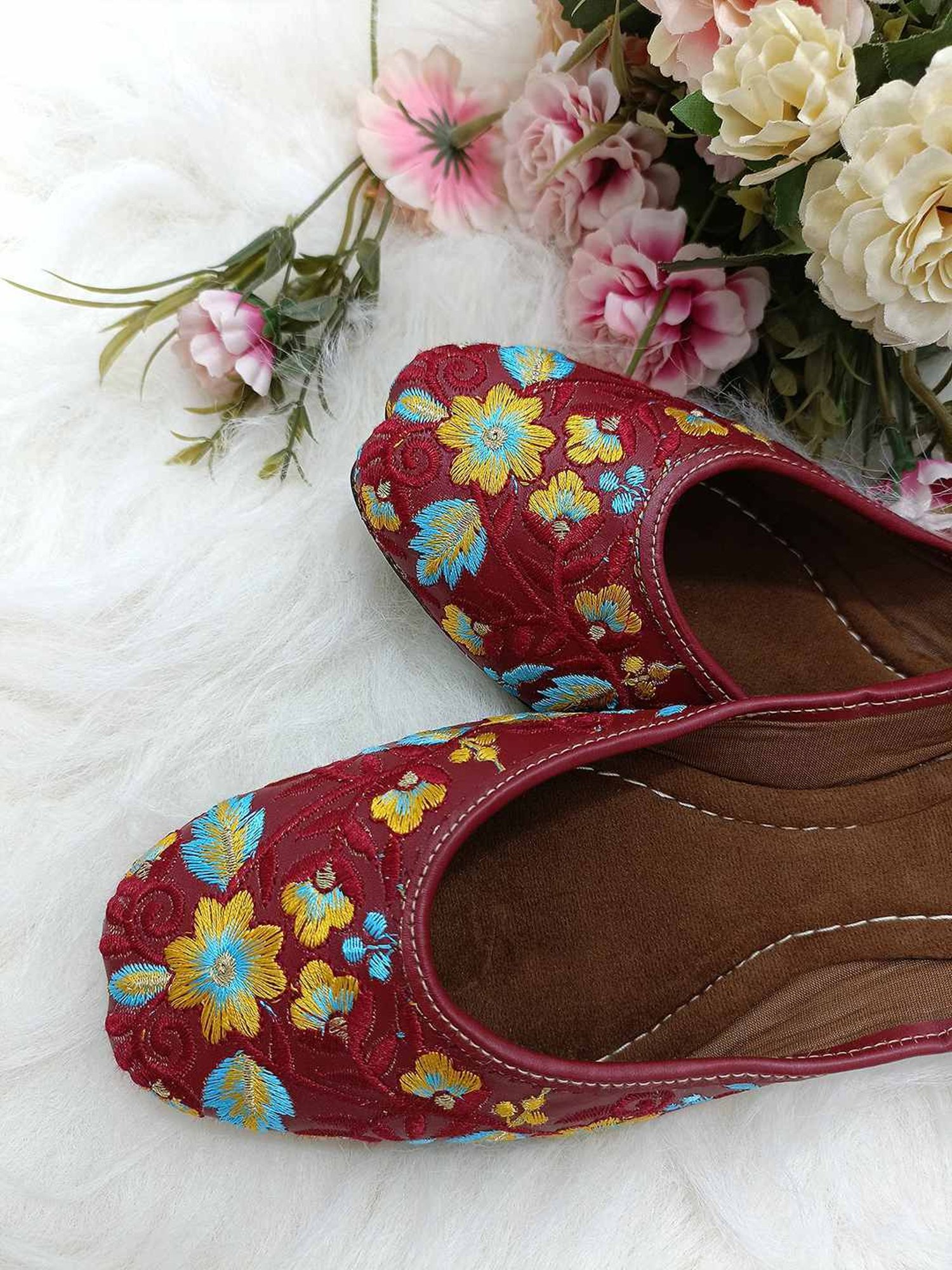 Desi Colour Women's Maroon Ethnic Juttis