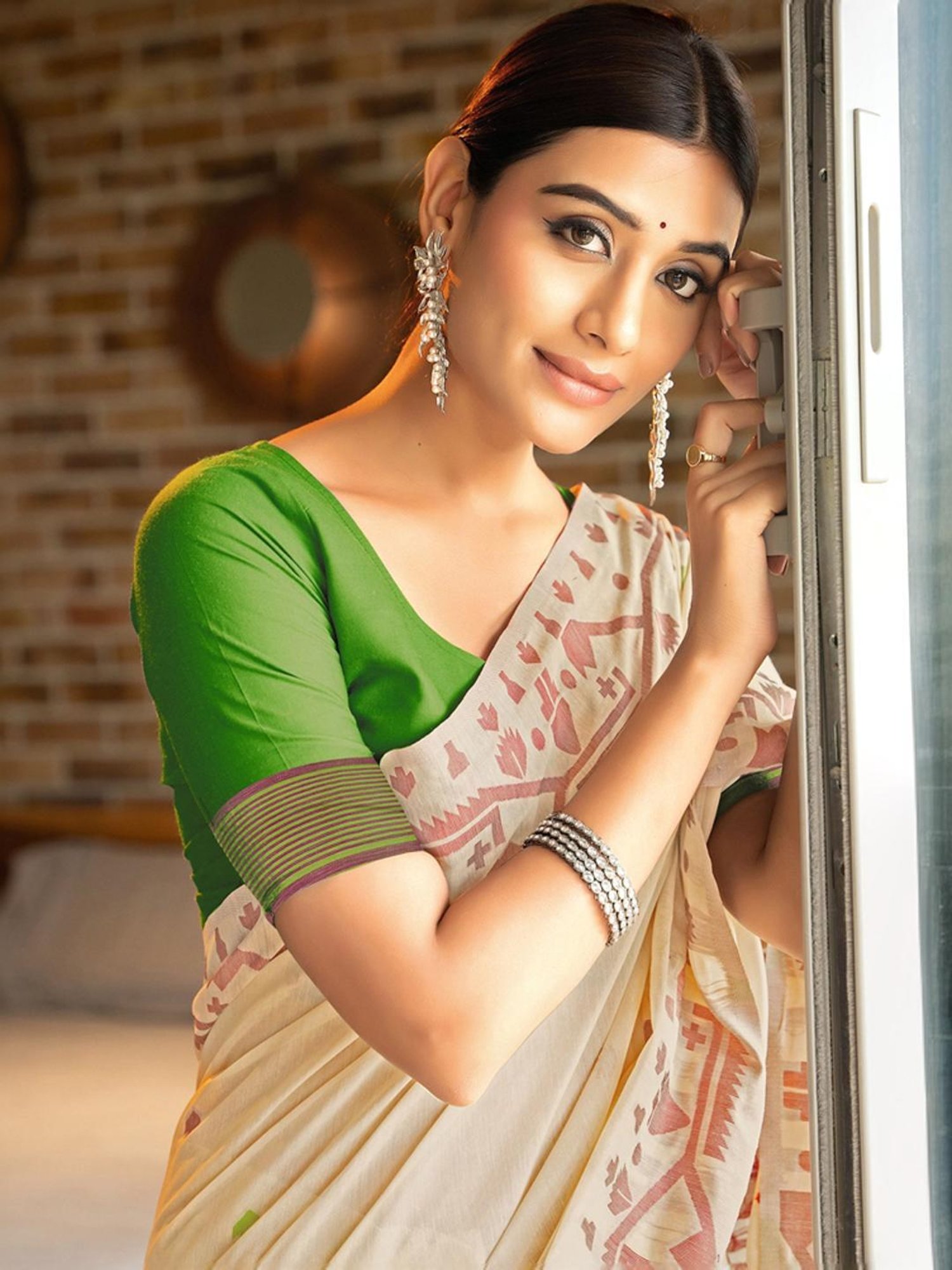 Satrani Beige & Green Cotton Woven Saree With Unstitched Blouse