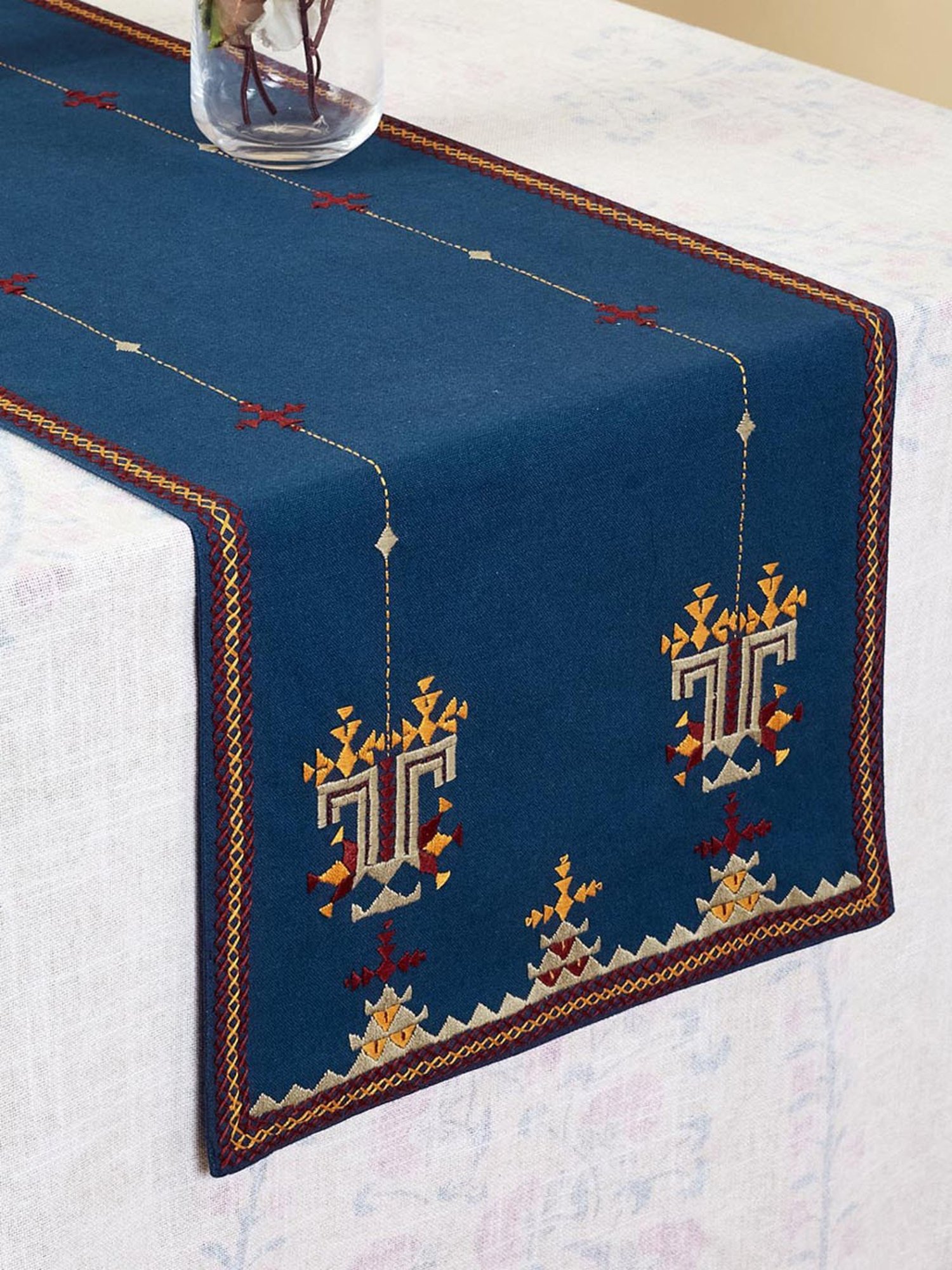 Juvale Placemats with Table Runner (Gold Foil, 6 Pieces)