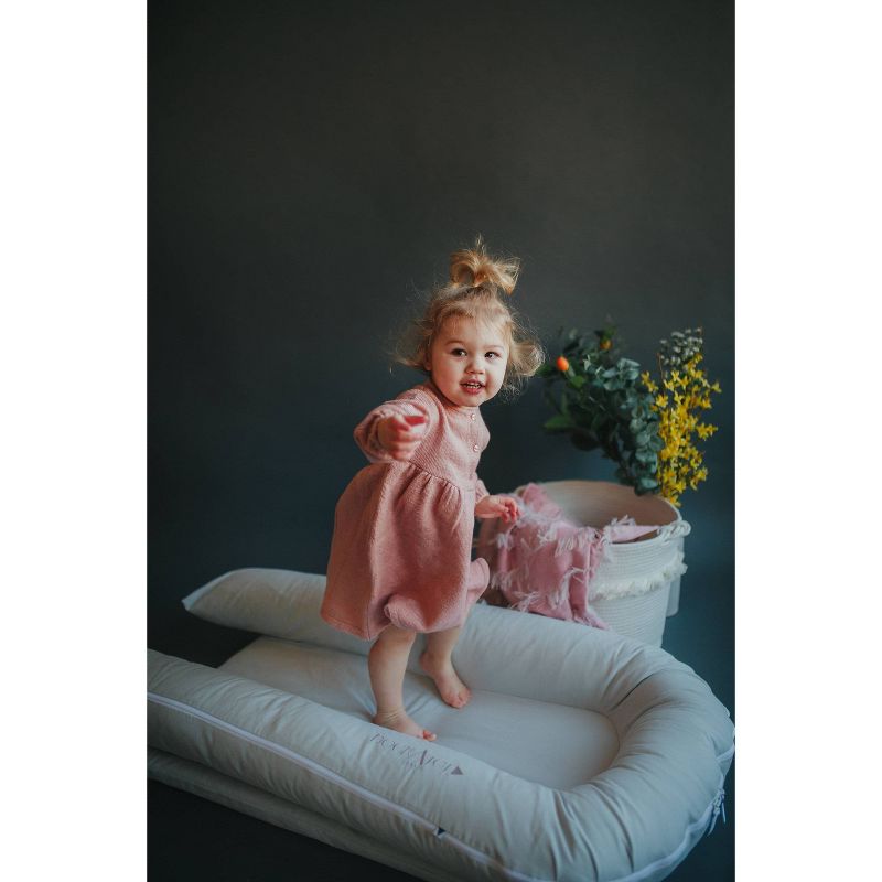 Simmons Kids' Silent Auto Gliding Deluxe Bassinet - Embossed Paisley