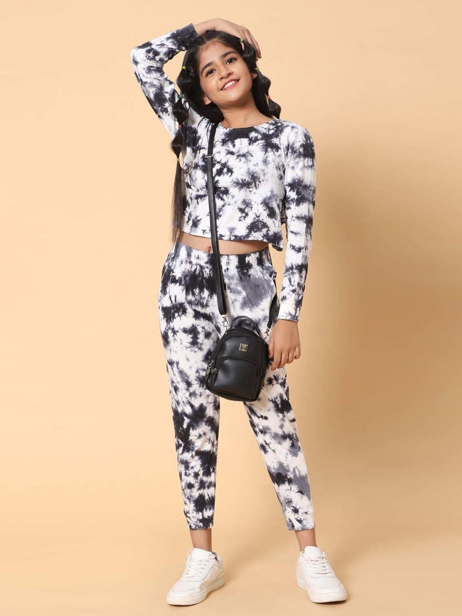 Akkriti by Pantaloons Kids Red & Cream Embroidered Kurta Set