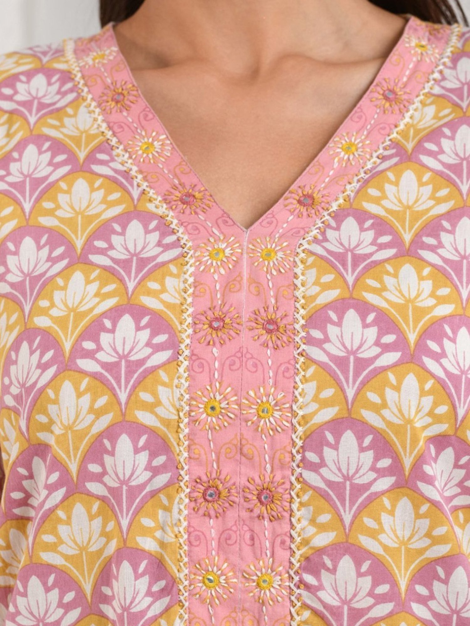 Prakriti Jaipur Peach Scallop Lotus Kurta