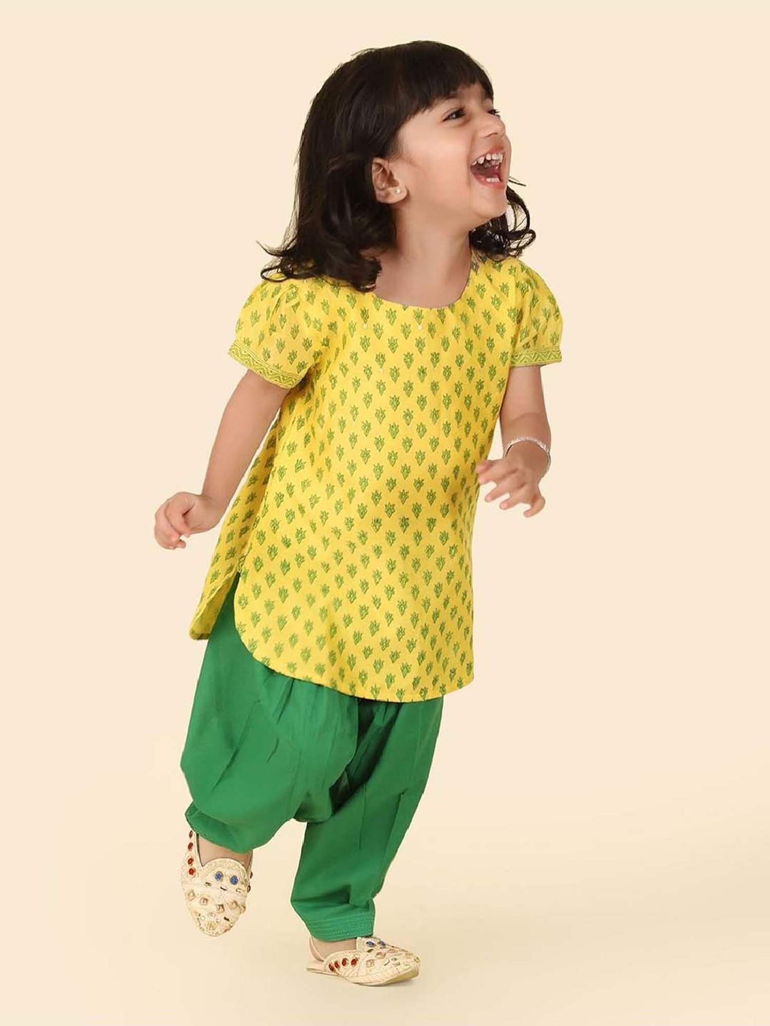 Bumzee Kids Grey & White Checks Full Sleeves Shirt, Waistcoat with Pants