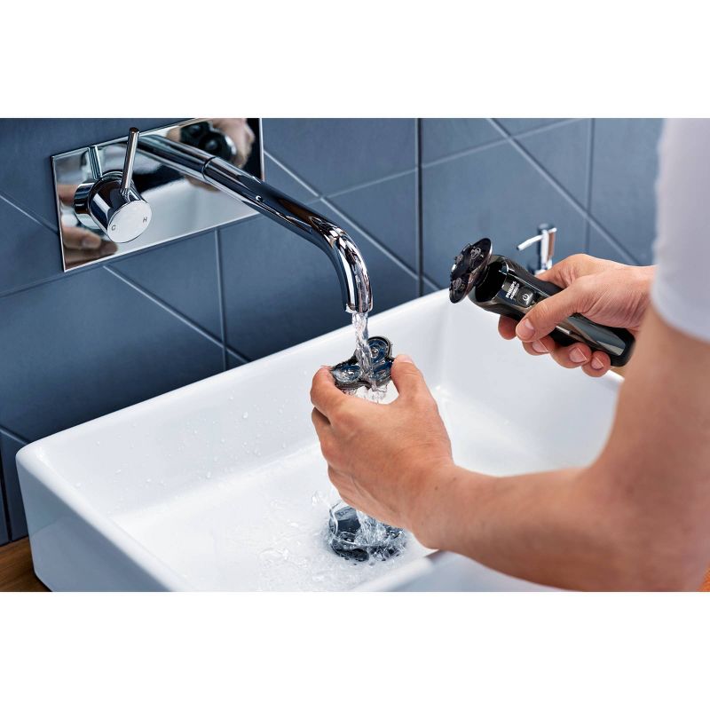 Philips Norelco Series 6800 Wet & Dry Men's Rechargeable Electric Shaver - S6880/81