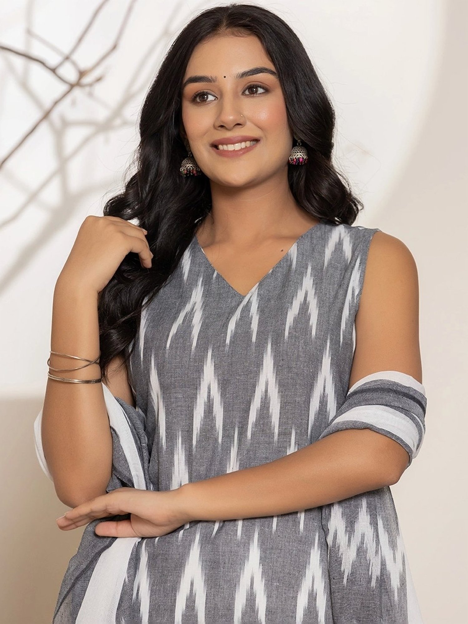 Yufta Grey & White Cotton Printed Kurta Pant Set With Dupatta