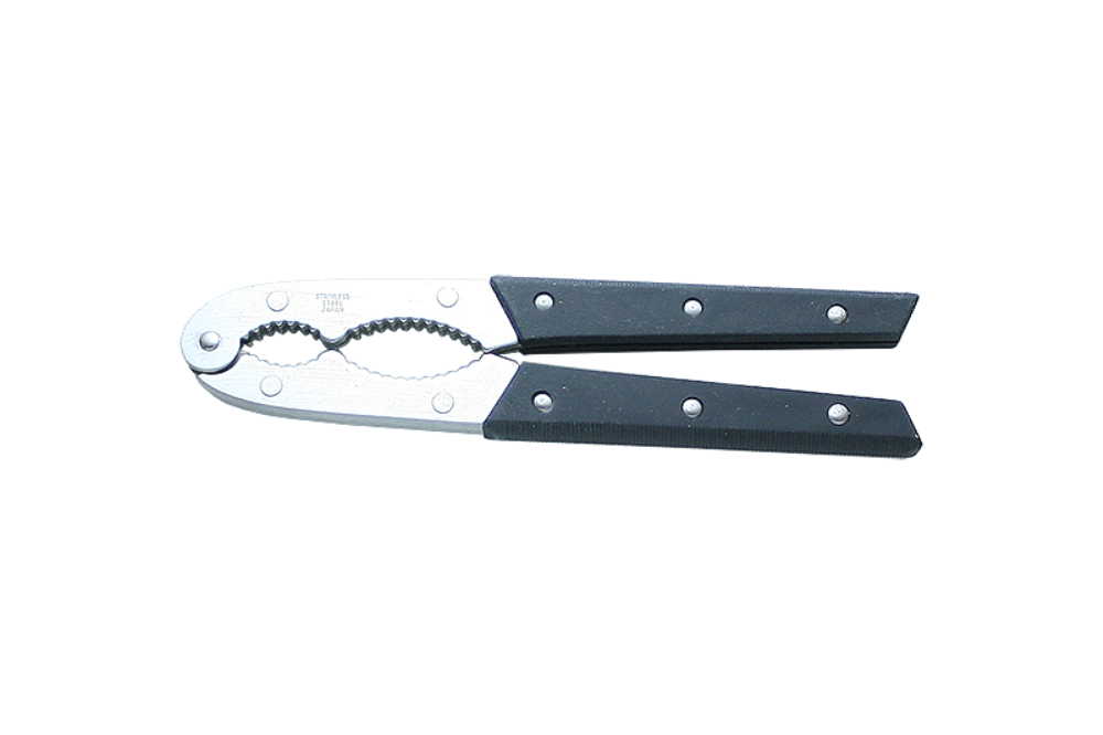 Kanetsune Nuts Cracker With Plastic handle KC-063