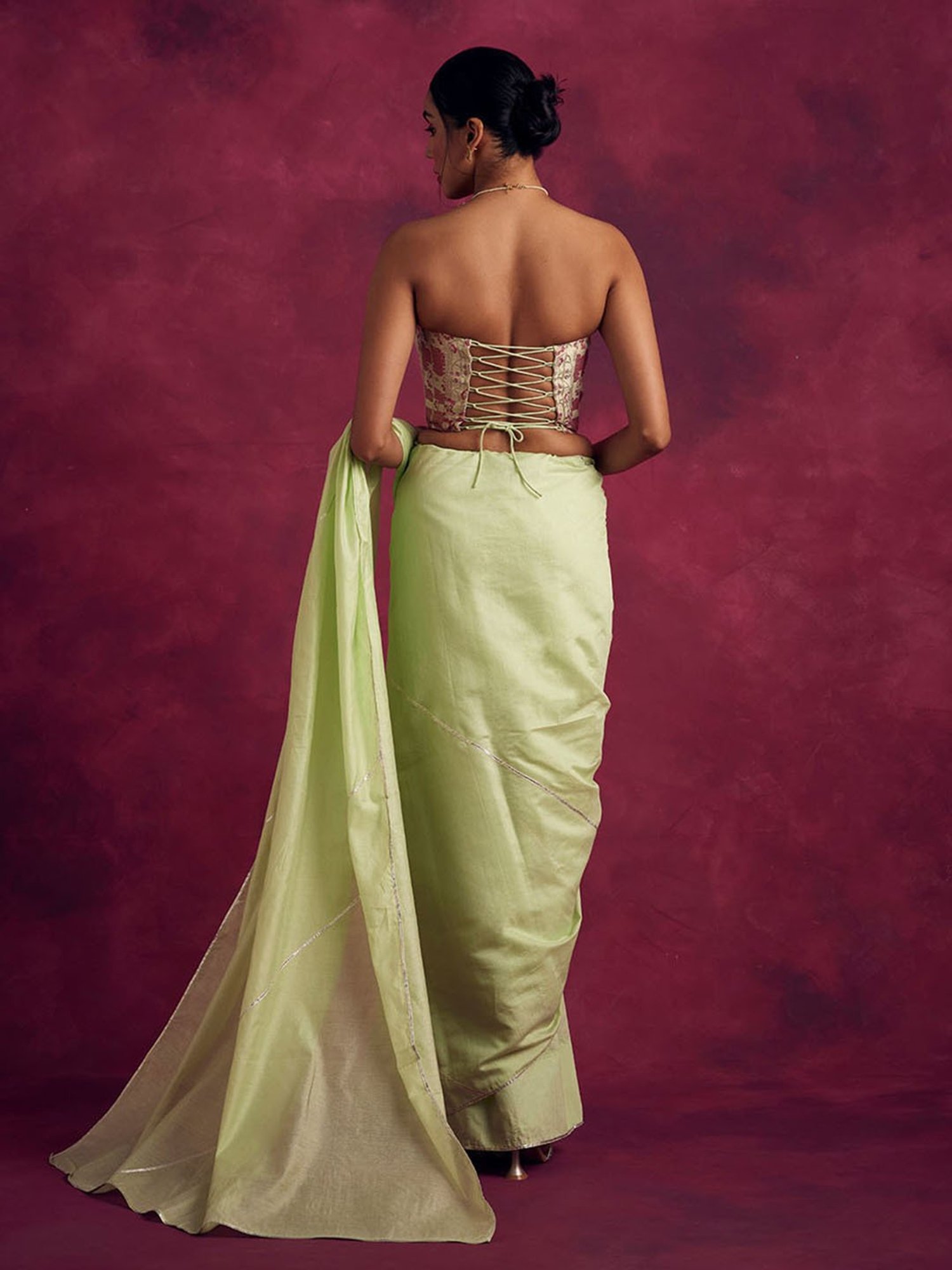 Abhishti Green Woven Saree Without Blouse