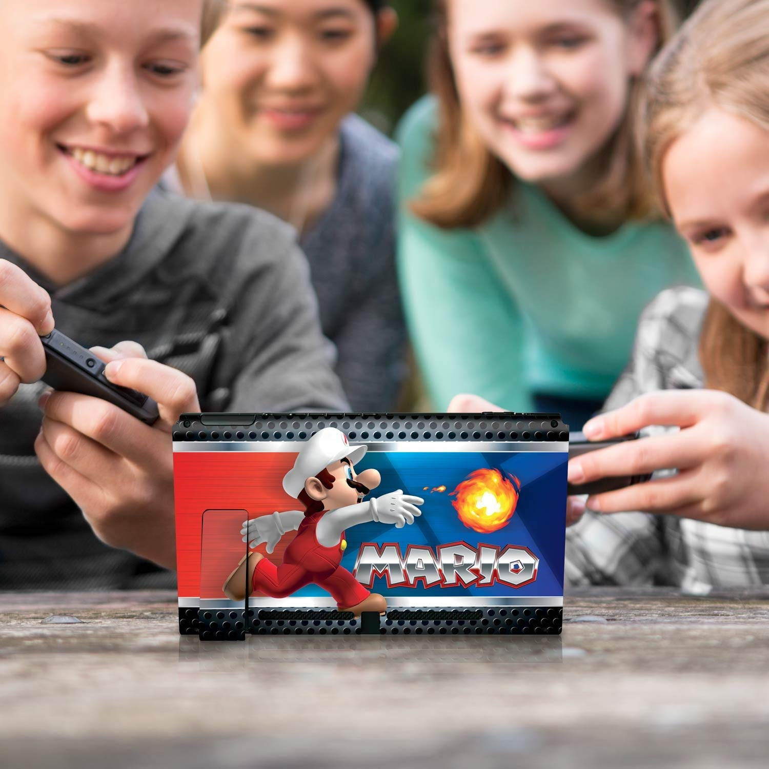 Controller Gear Nintendo Switch Skin & Screen Protector Set - Super Mario - Mario Fire - Nintendo Switch