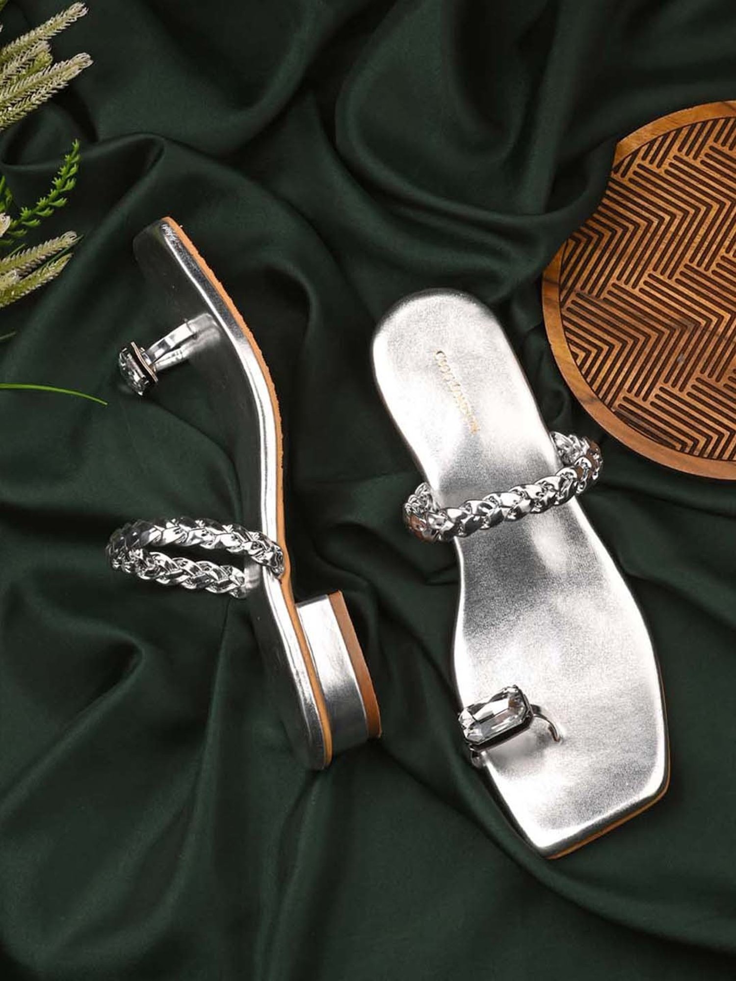 Clog London Women's Silver Toe Ring Sandals