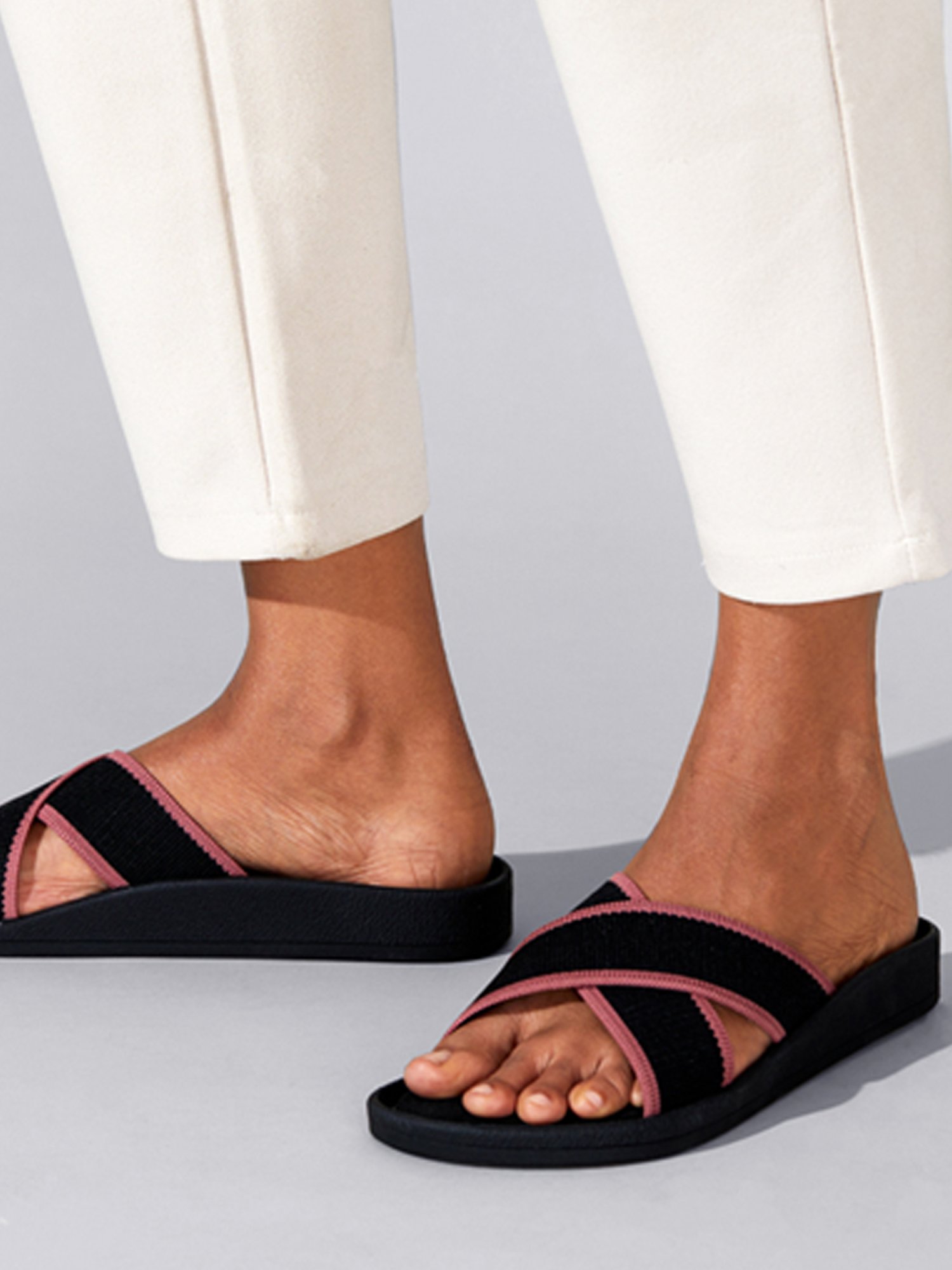 Neemans Women's Black Cross Strap Sandals